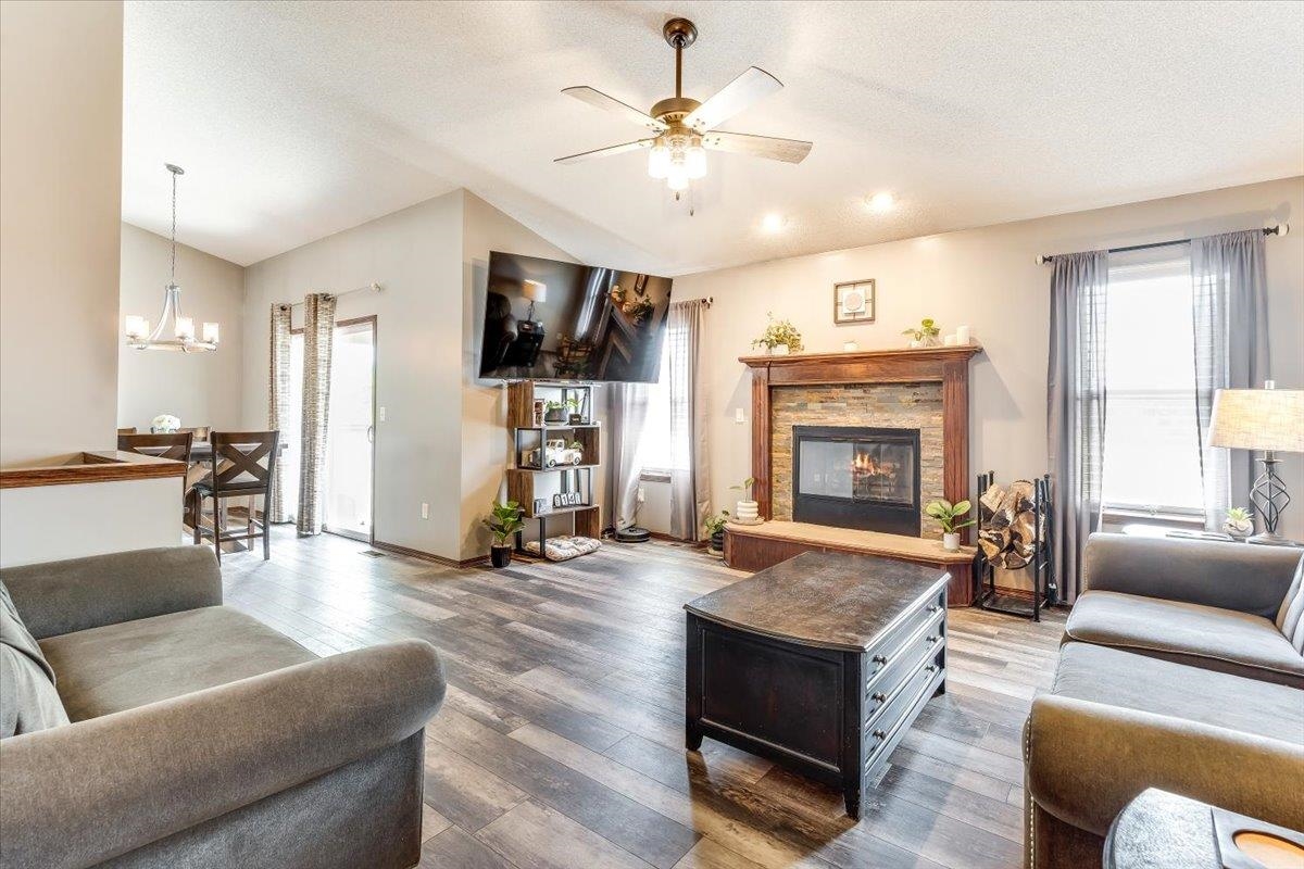 1879 W Lakeview Ct Property Photo 4