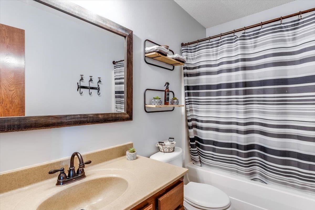 1879 W Lakeview Ct Property Photo 15