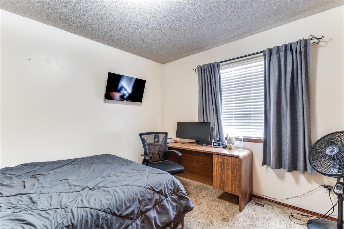 1879 W Lakeview Ct Property Photo 16