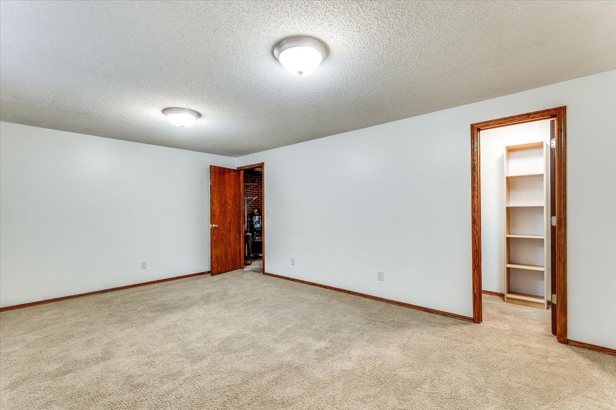 1879 W Lakeview Ct Property Photo 17