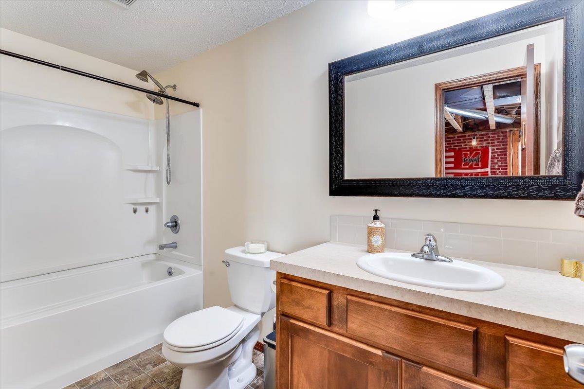 1879 W Lakeview Ct Property Photo 22