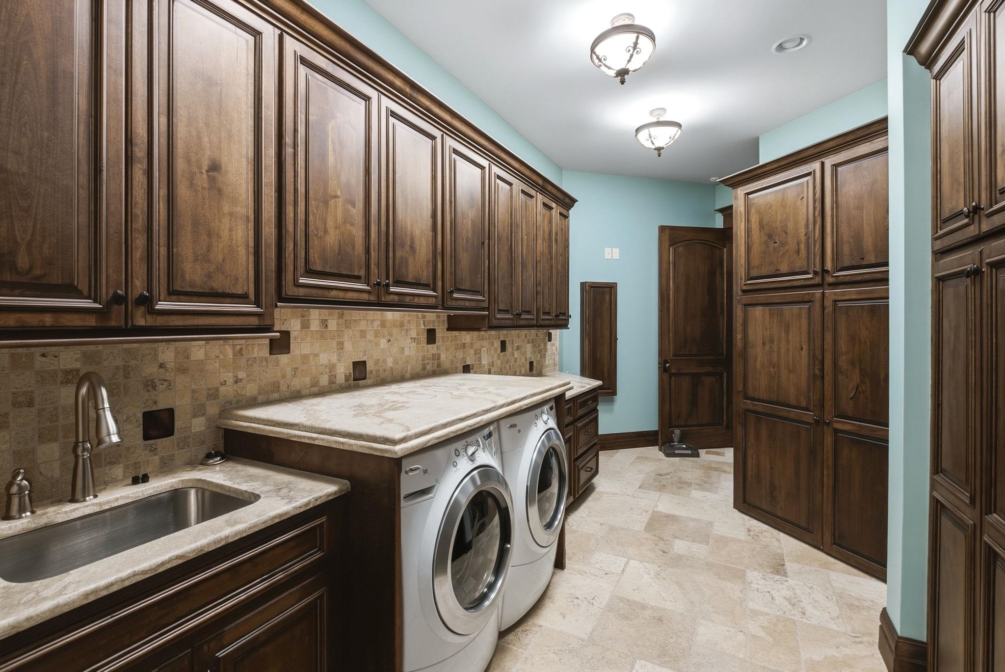 10802 E Glengate Cir Property Photo 18