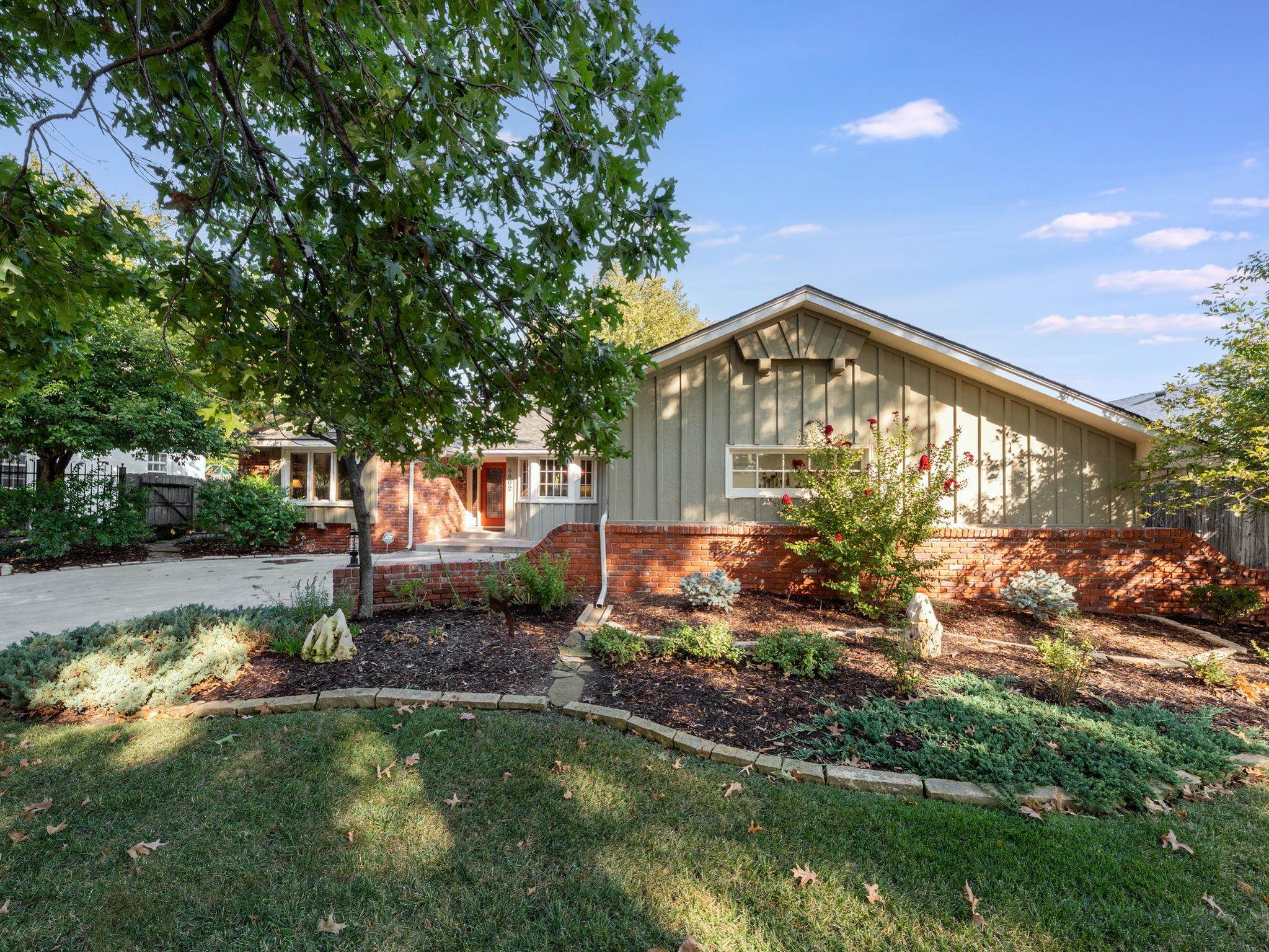 6602 E Abbotsford Property Photo 8