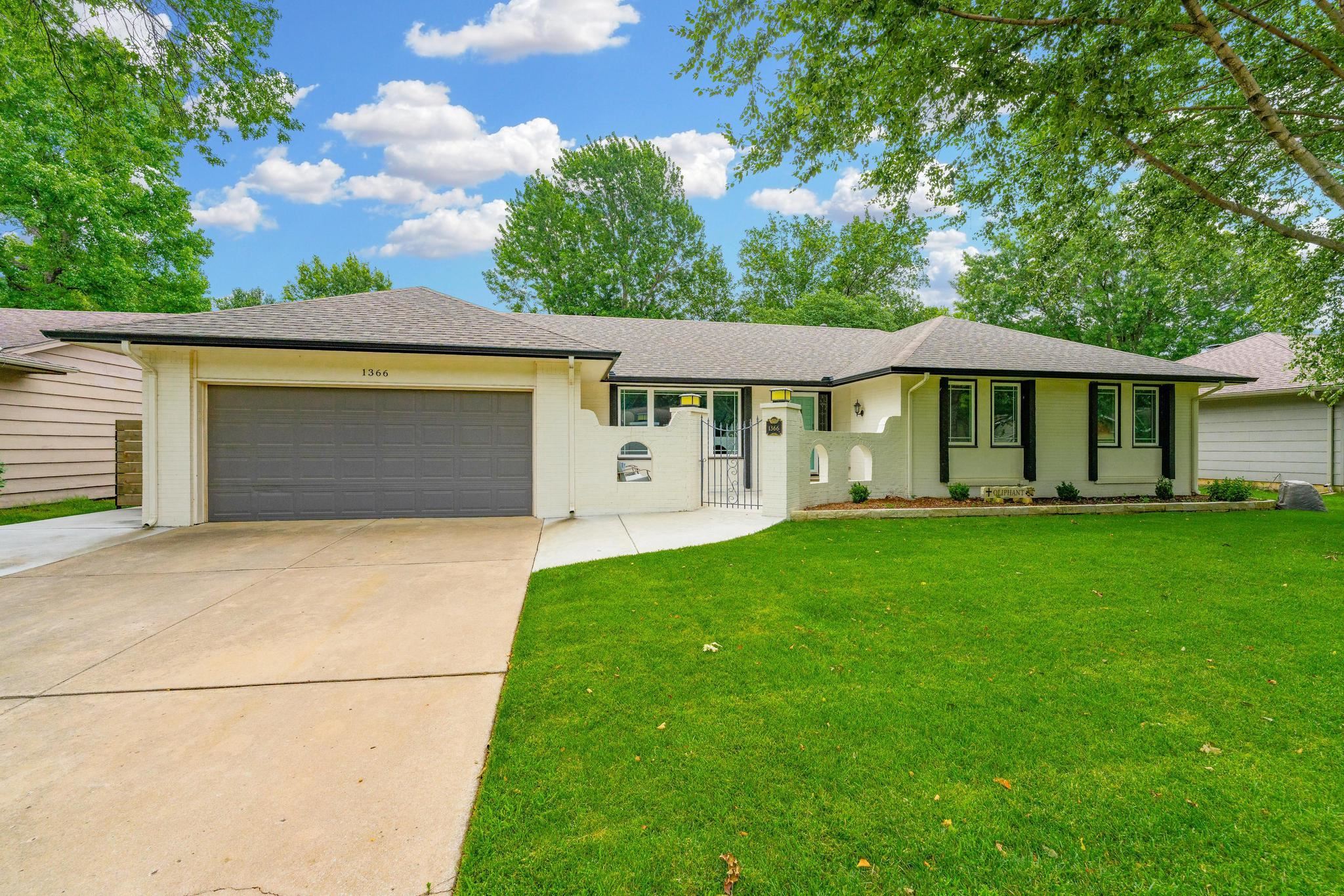 1366 N Caddy Ln Property Photo 1