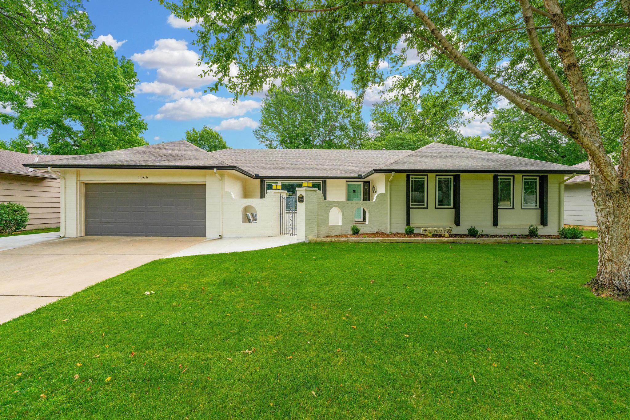 1366 N Caddy Ln Property Photo 2
