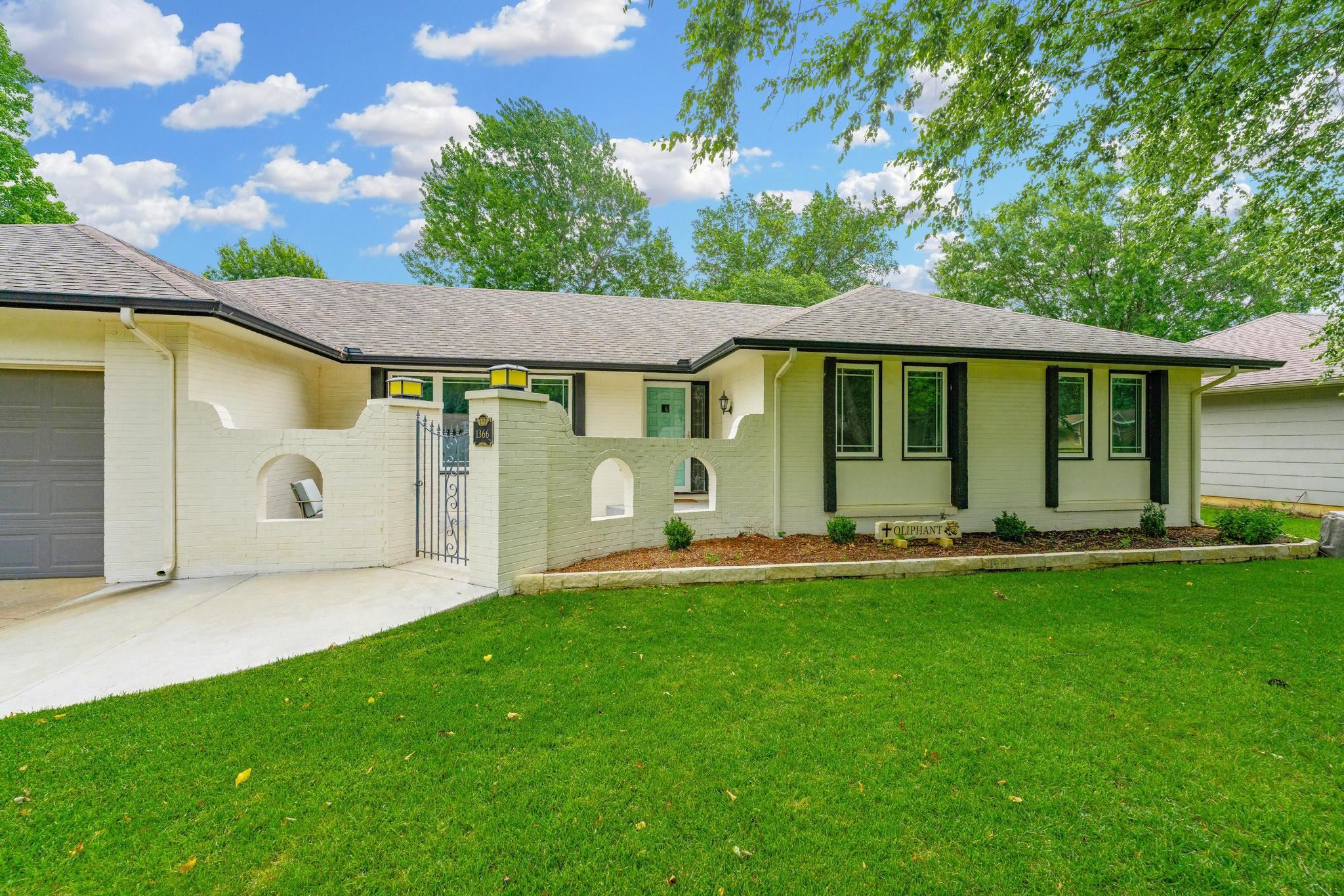 1366 N Caddy Ln Property Photo 3