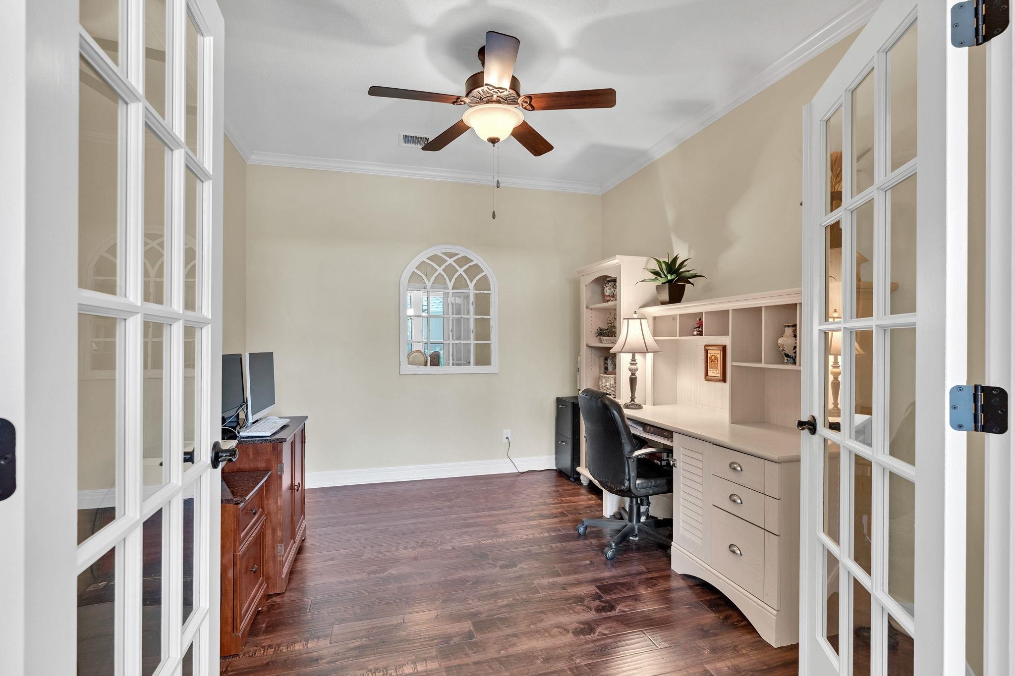 1212 S Nineiron Property Photo 9