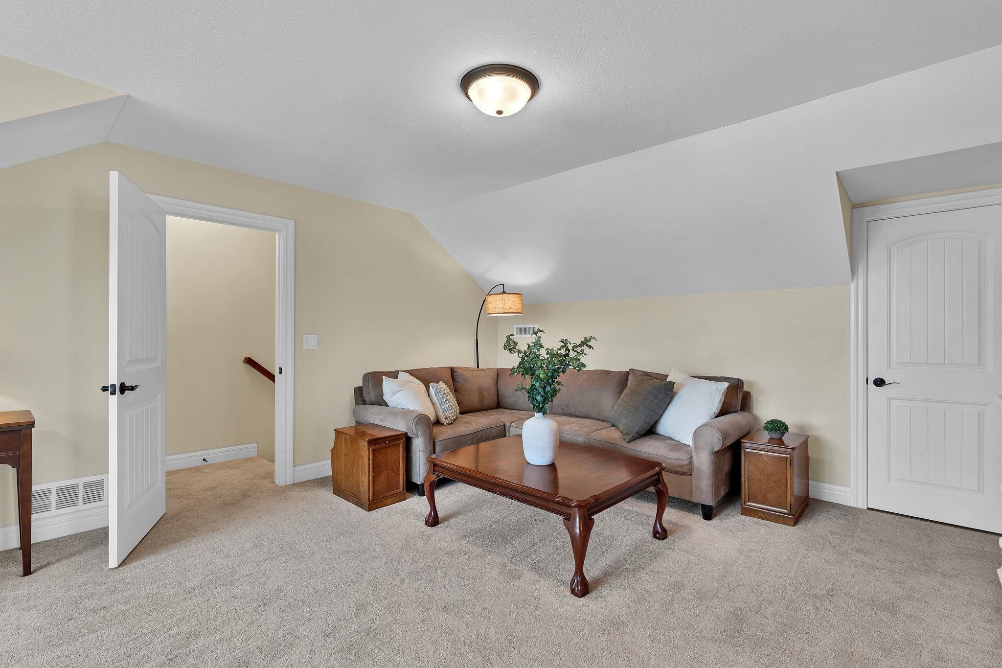 1212 S Nineiron Property Photo 15