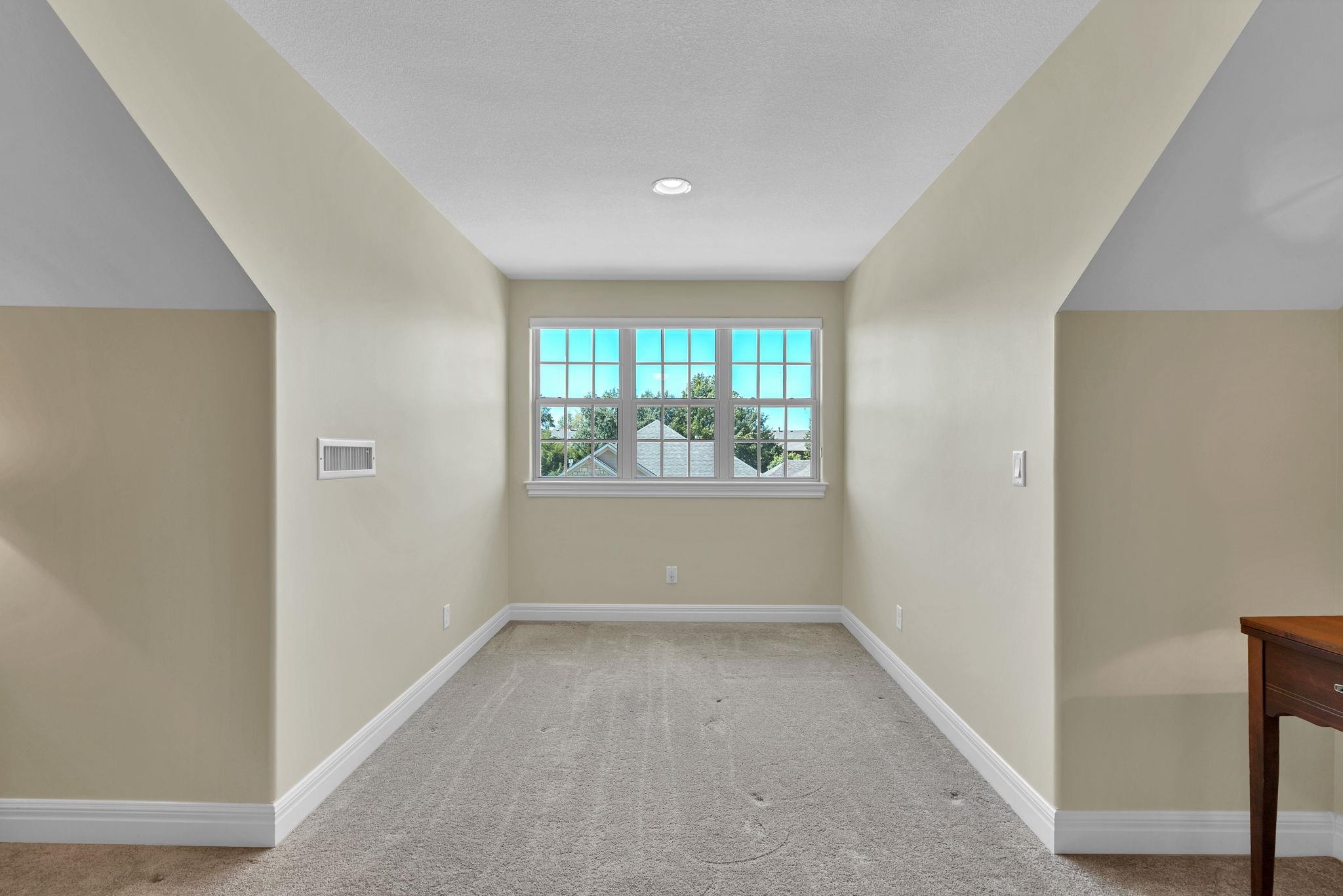 1212 S Nineiron Property Photo 17