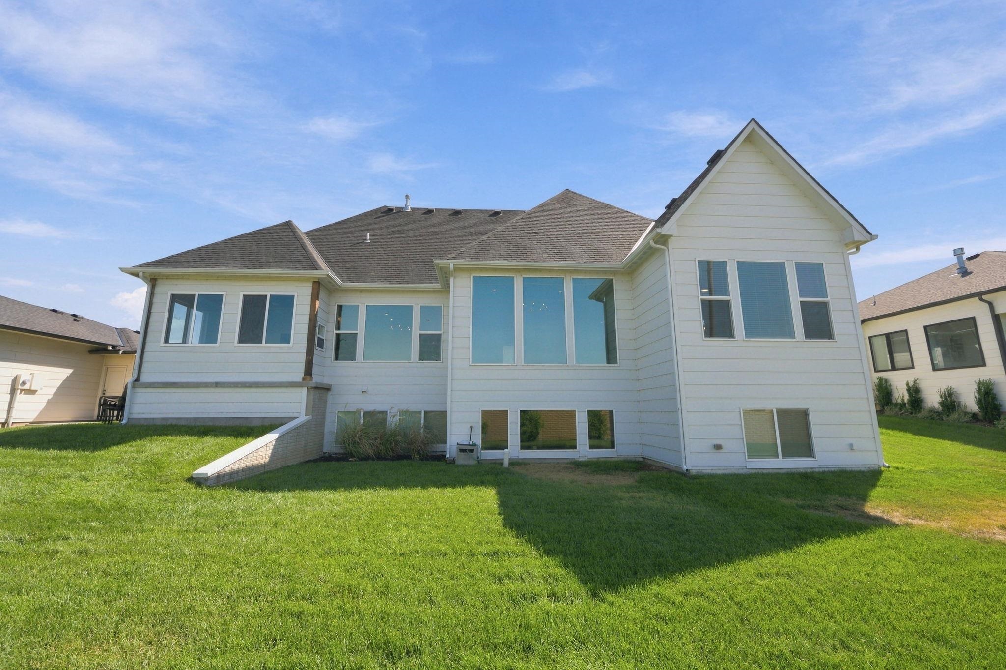 3145 N Pine Grove Property Photo 32