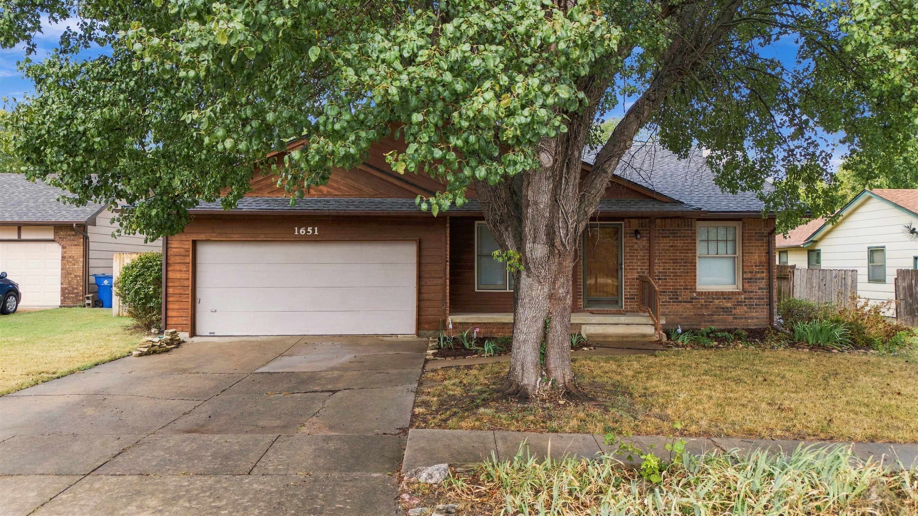 1651 S Willow Oak Property Photo 1