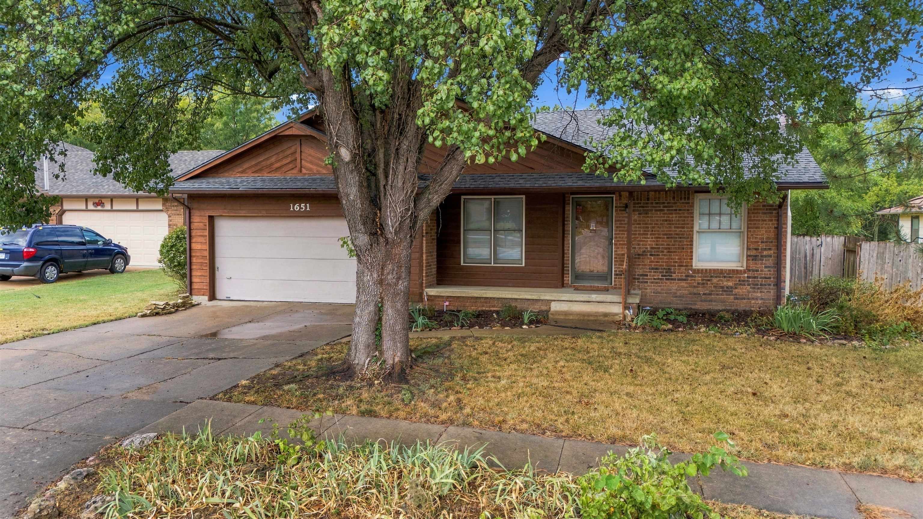 1651 S Willow Oak Property Photo 2