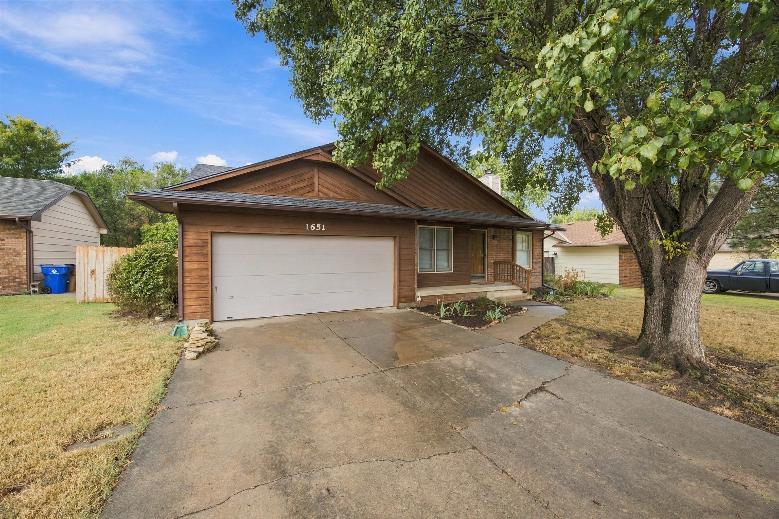 1651 S Willow Oak Property Photo 3