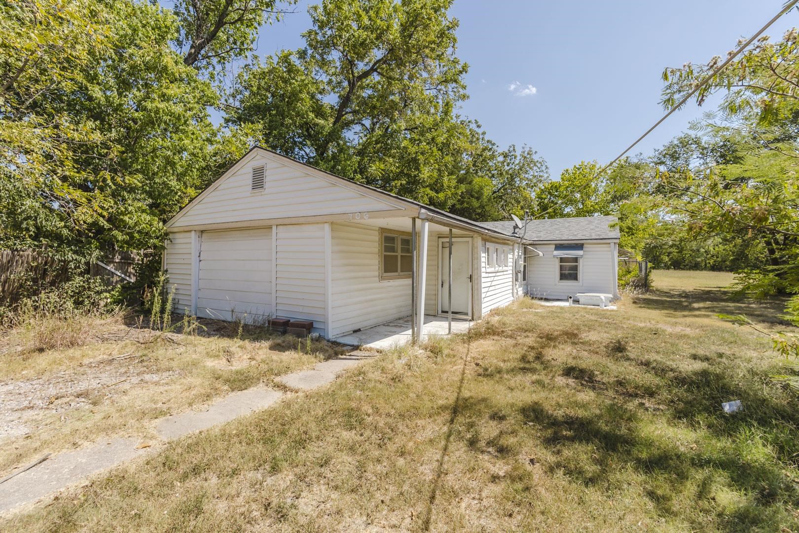 706 S Verna Ave Property Photo 1