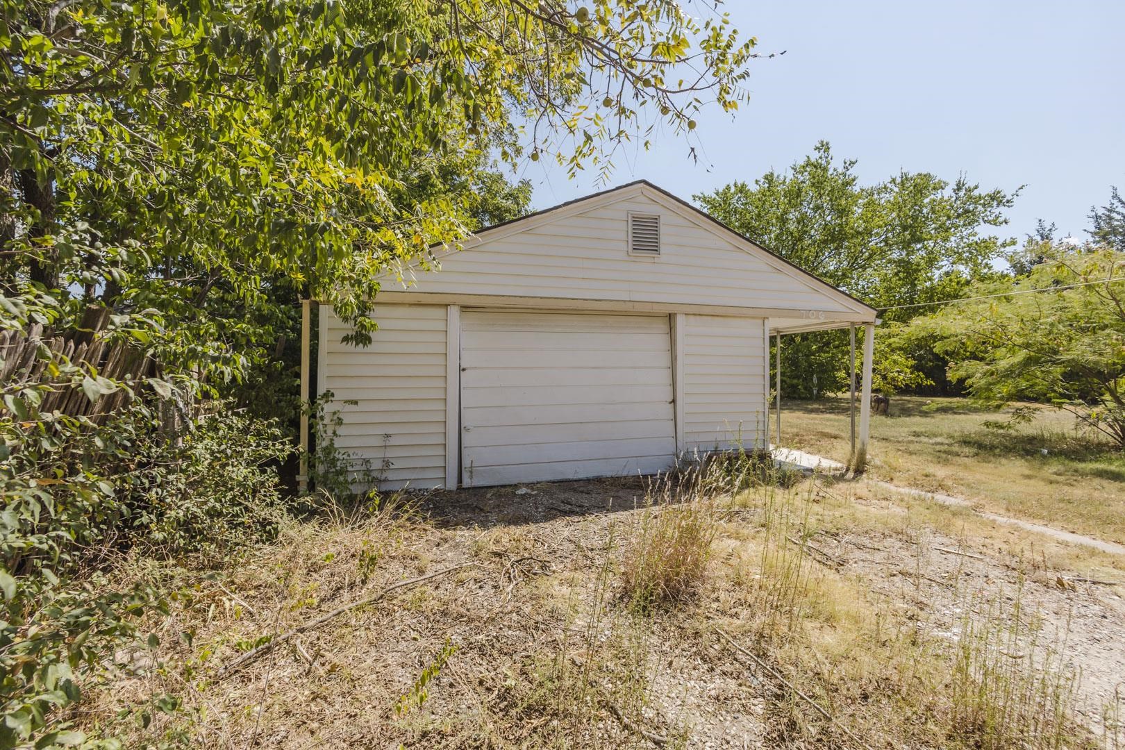 706 S Verna Ave Property Photo 6