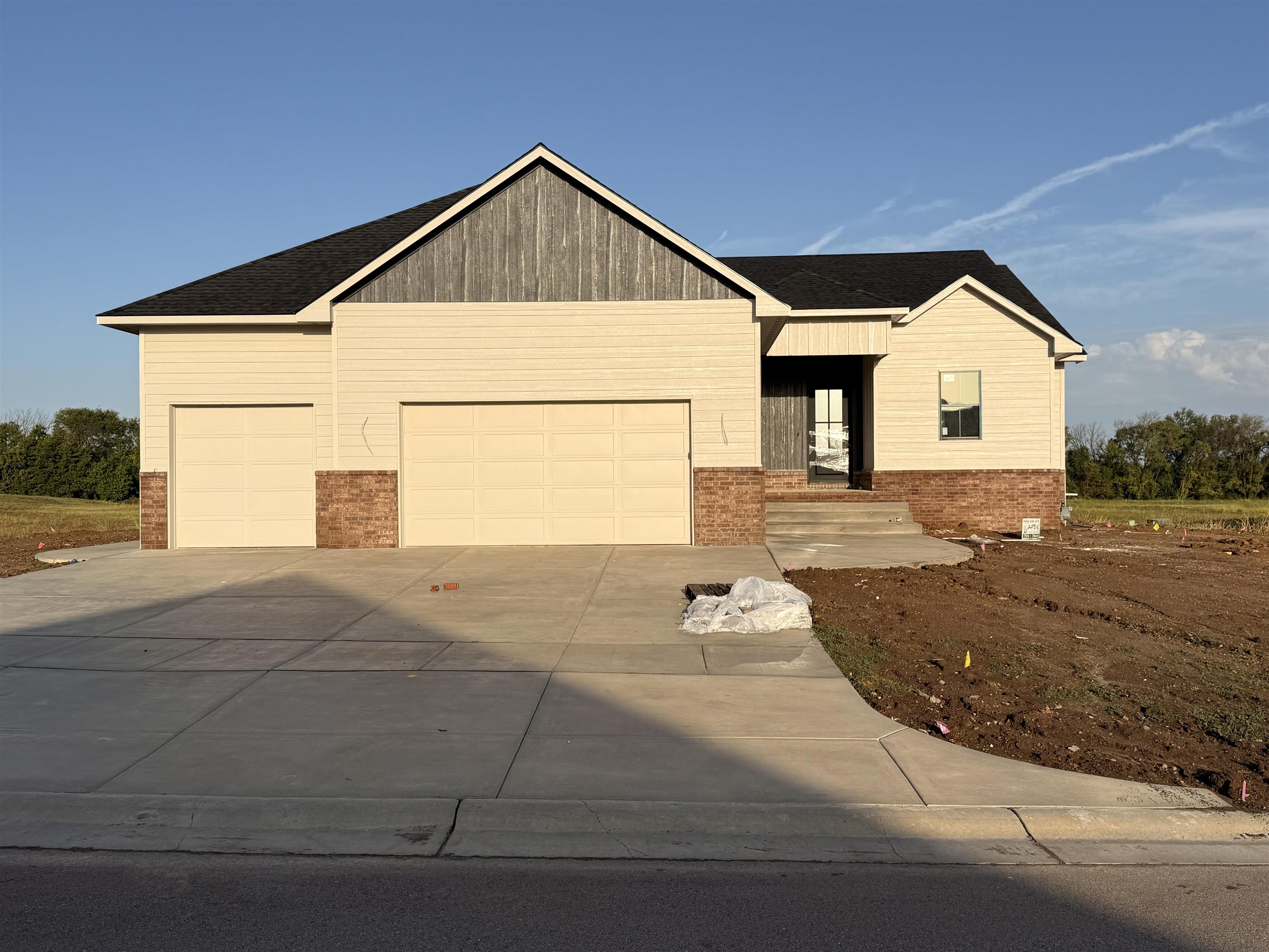 2717 S Clear Creek St Property Photo 1