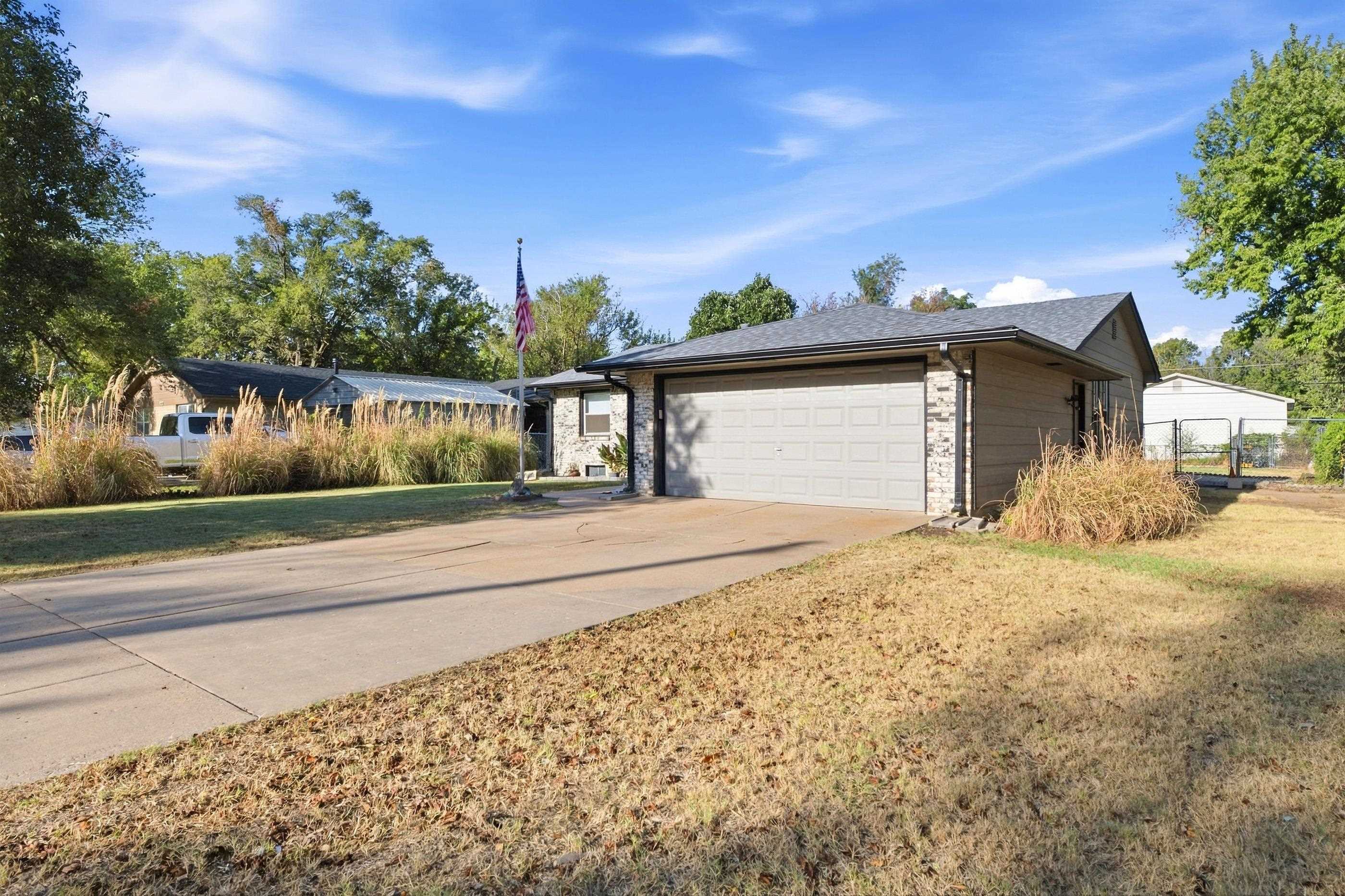 731 N Joann Property Photo 3