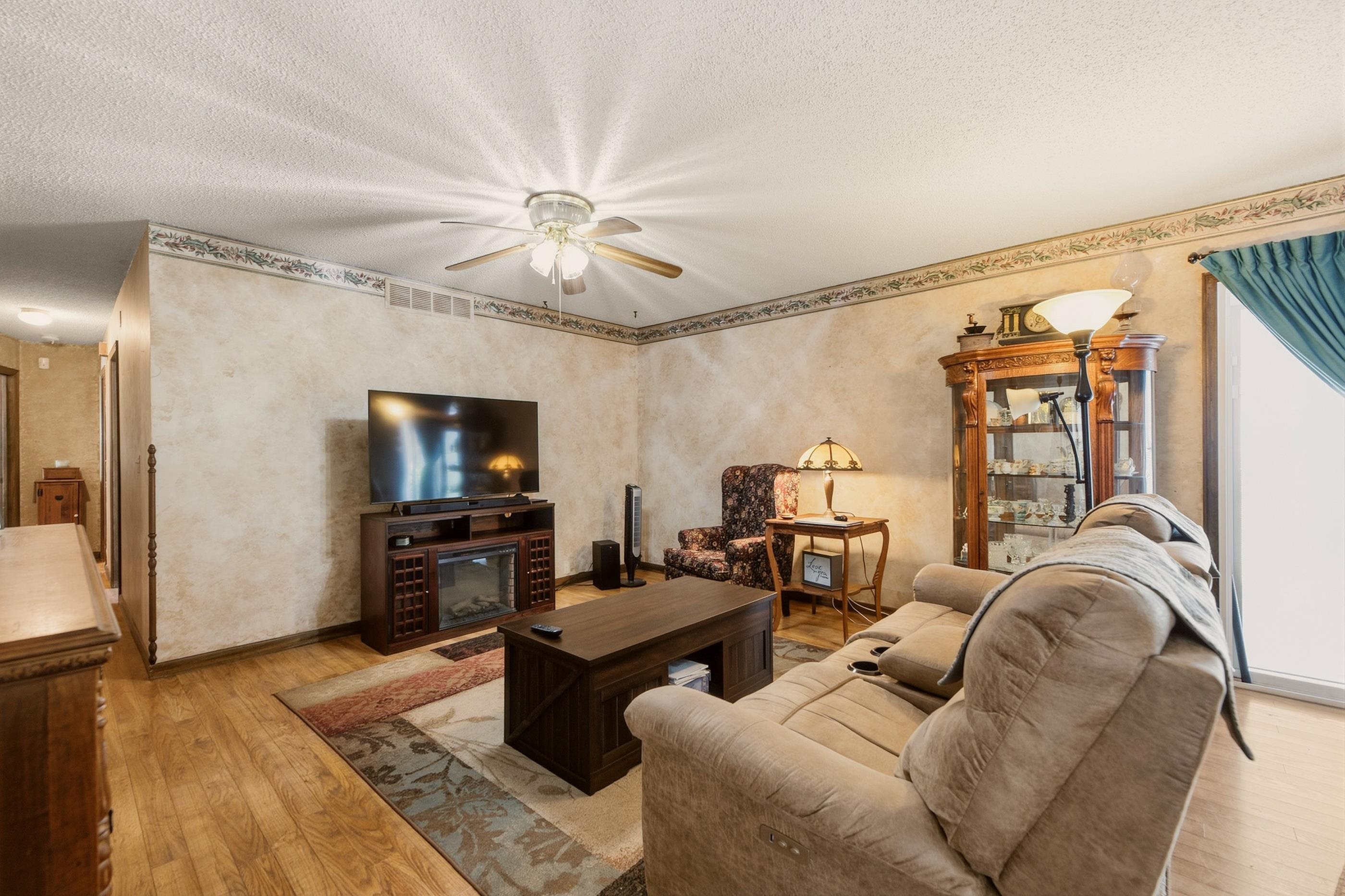 731 N Joann Property Photo 8
