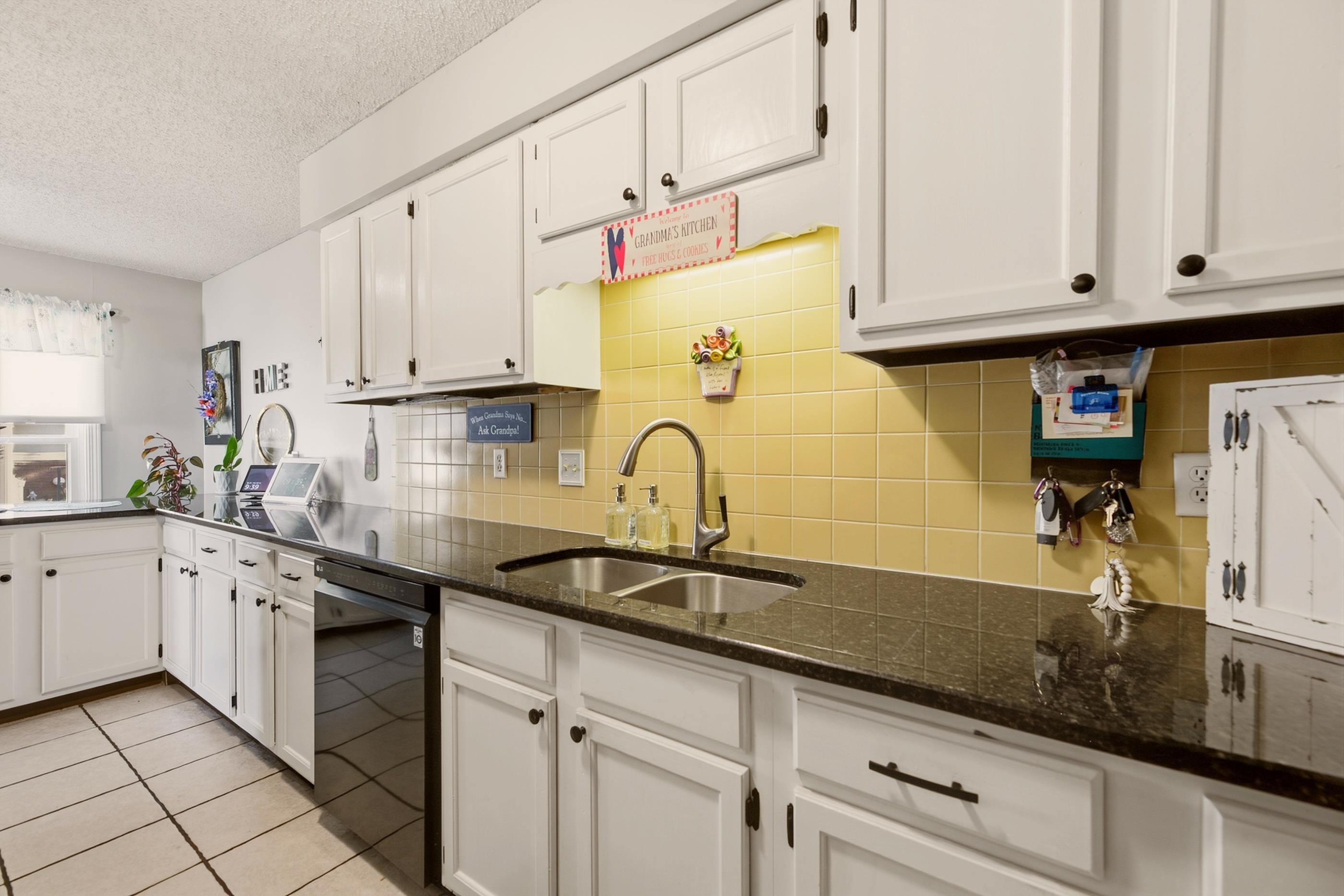 731 N Joann Property Photo 17
