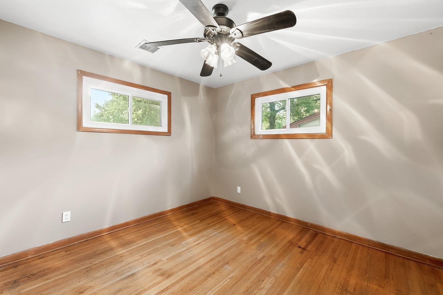 1127 N Westview Dr Property Photo 24