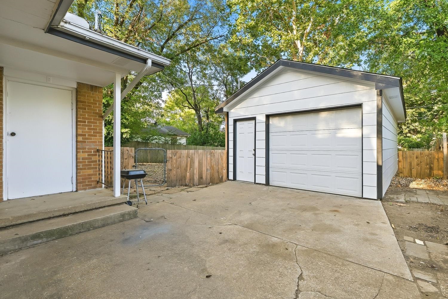 1127 N Westview Dr Property Photo 30