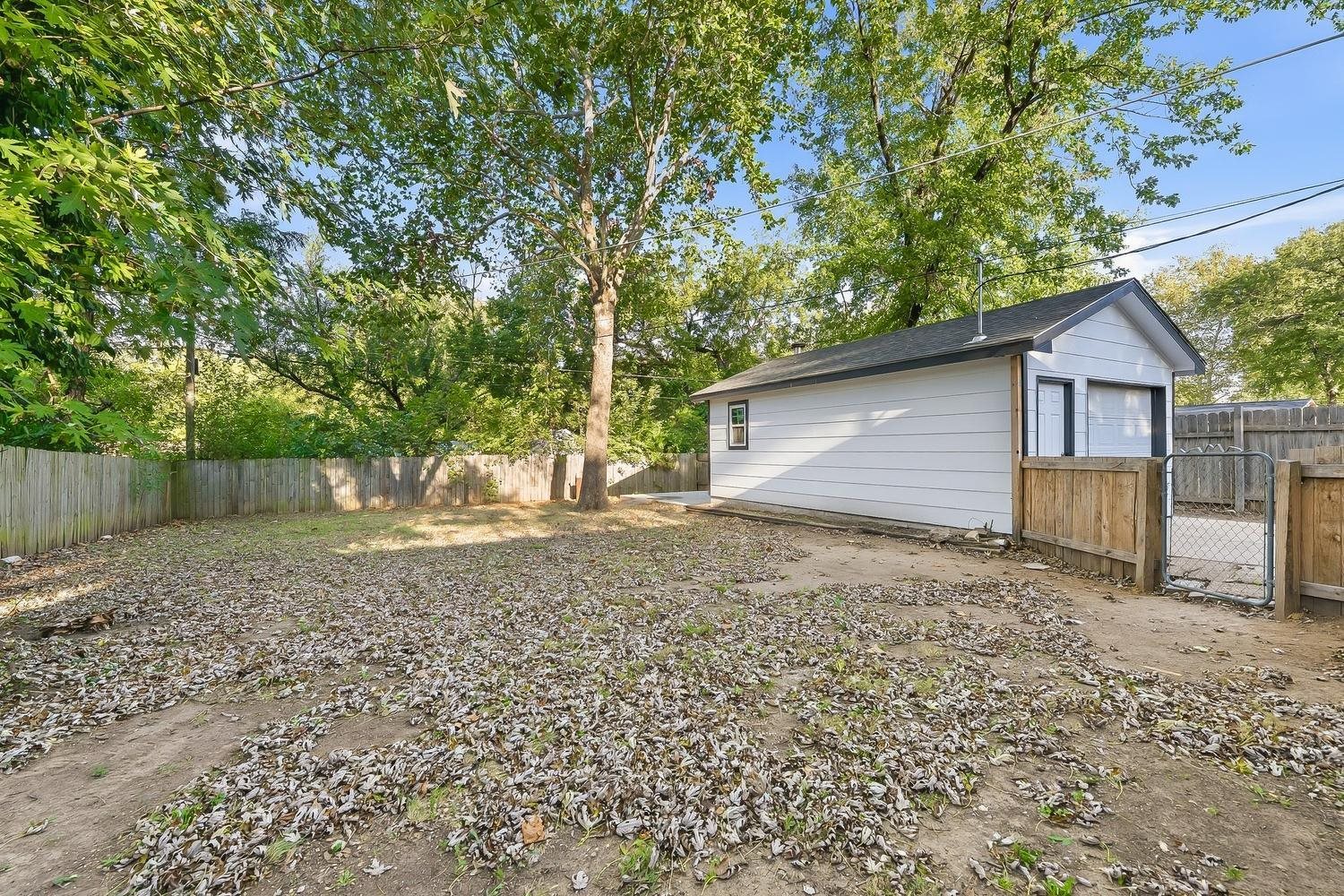 1127 N Westview Dr Property Photo 31
