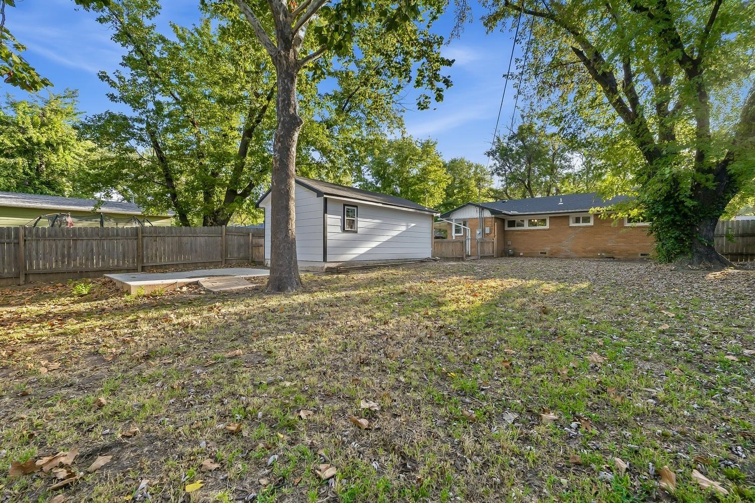 1127 N Westview Dr Property Photo 32