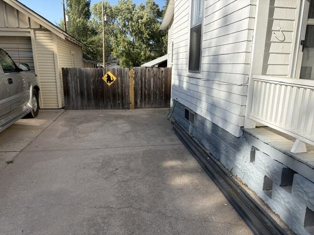 314 E 7th Property Photo 16