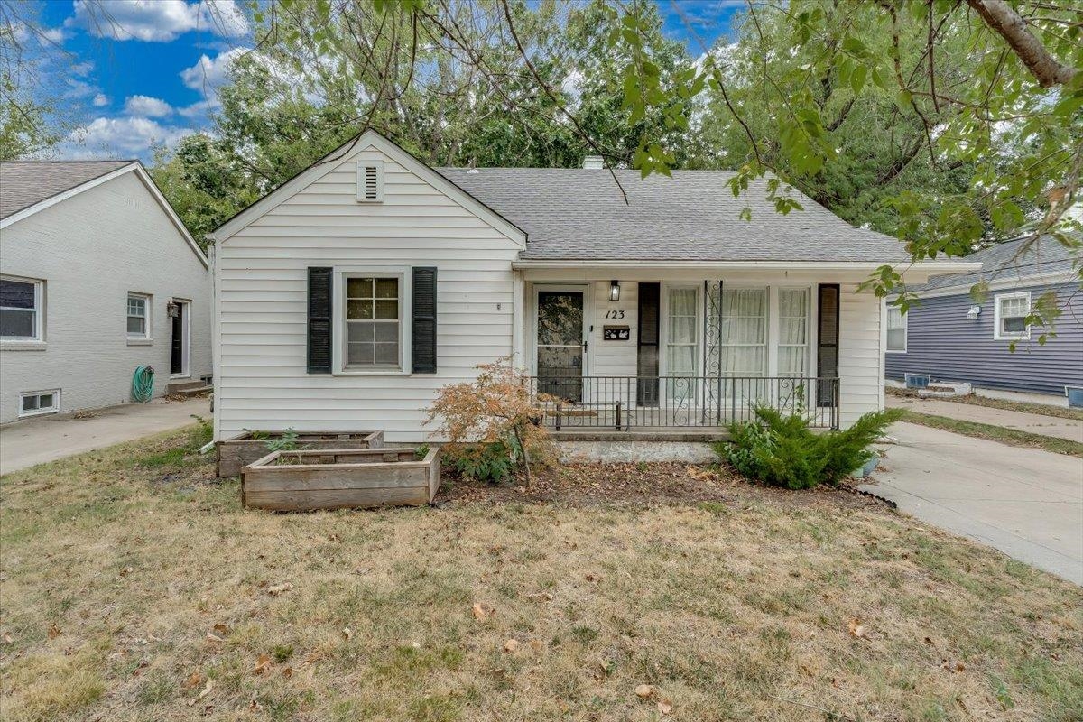 123 N Bleckley Dr. Property Photo 1