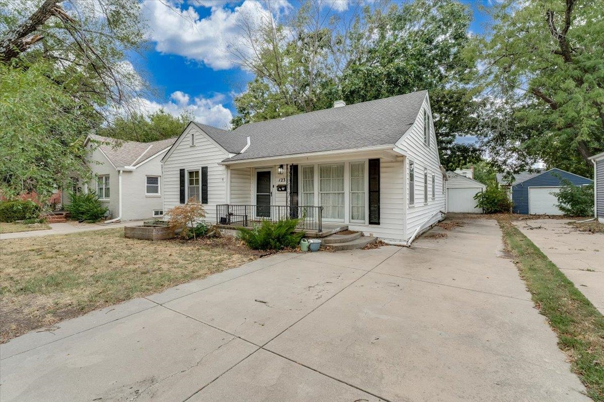 123 N Bleckley Dr. Property Photo 2