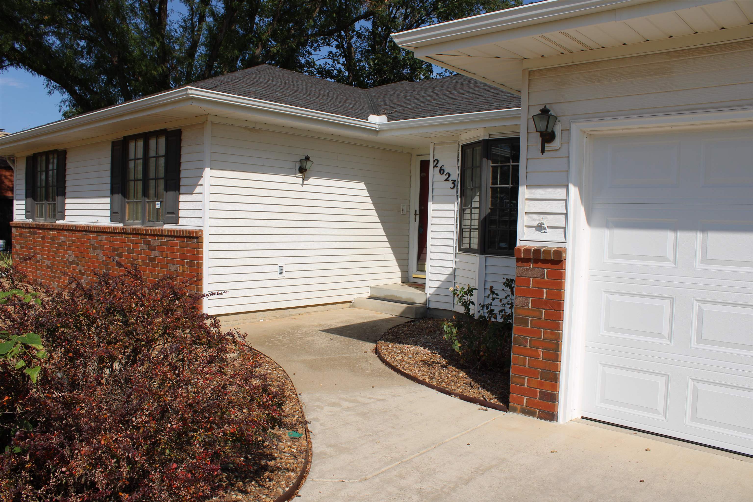 2623 Deborah Dr. Property Photo 2