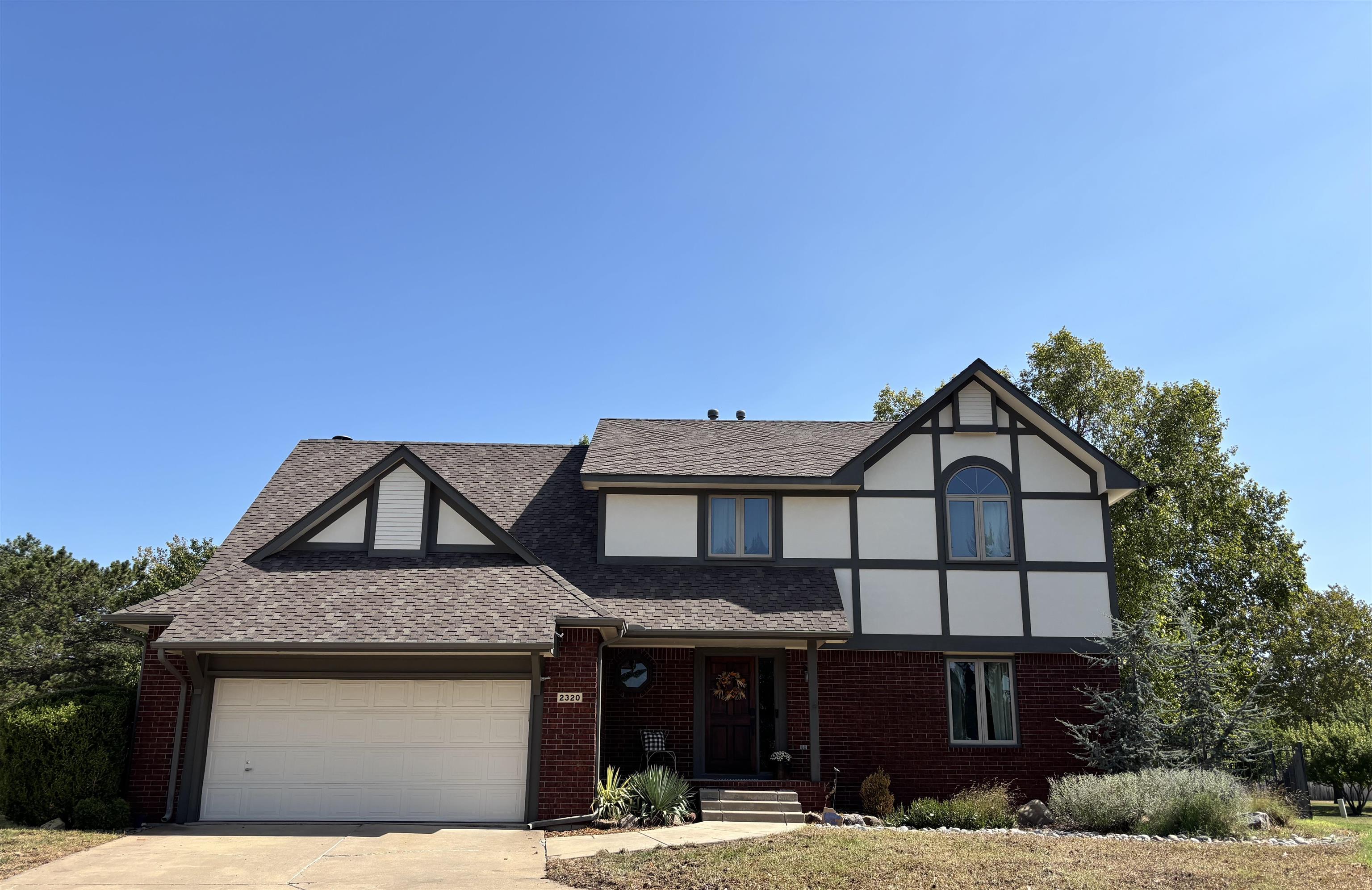 2320 N Stoneybrook Property Photo 1