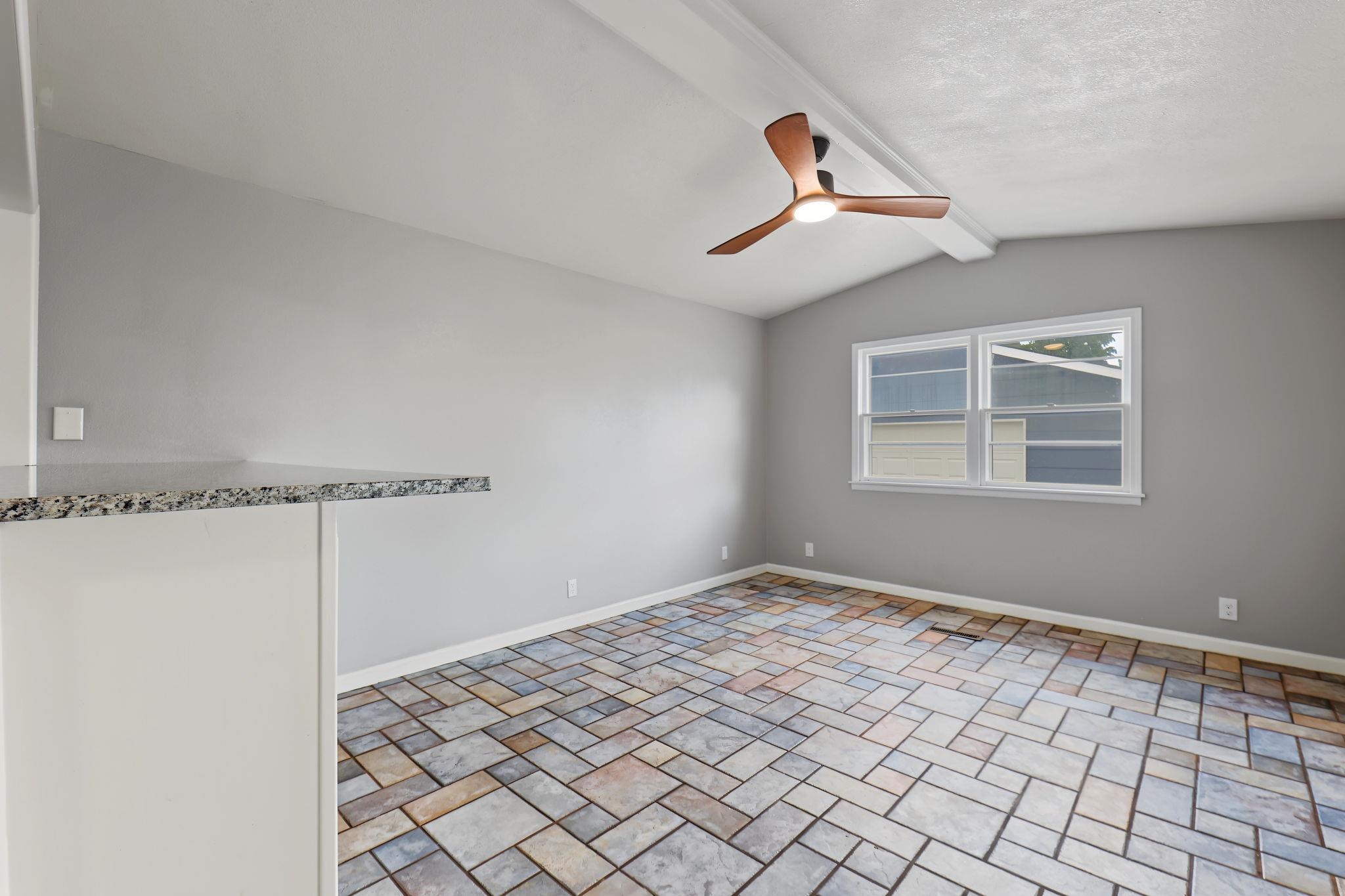 3046 S Everett Ave Property Photo 10