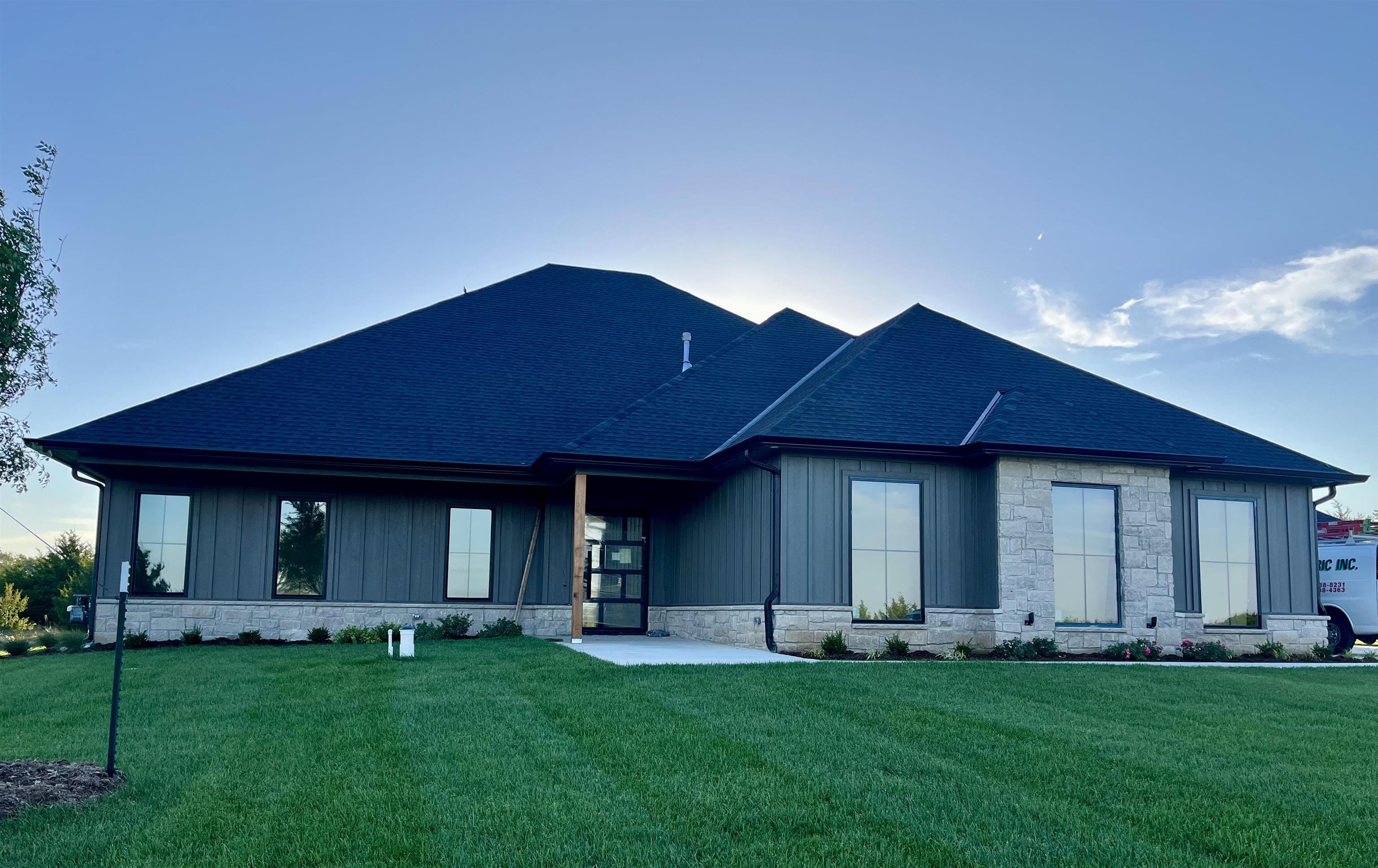 240 S Cedar Hill Boulevard Property Photo 1