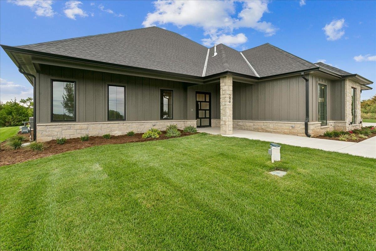 240 S Cedar Hill Boulevard Property Photo 3