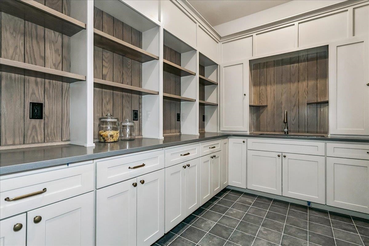 240 S Cedar Hill Boulevard Property Photo 12