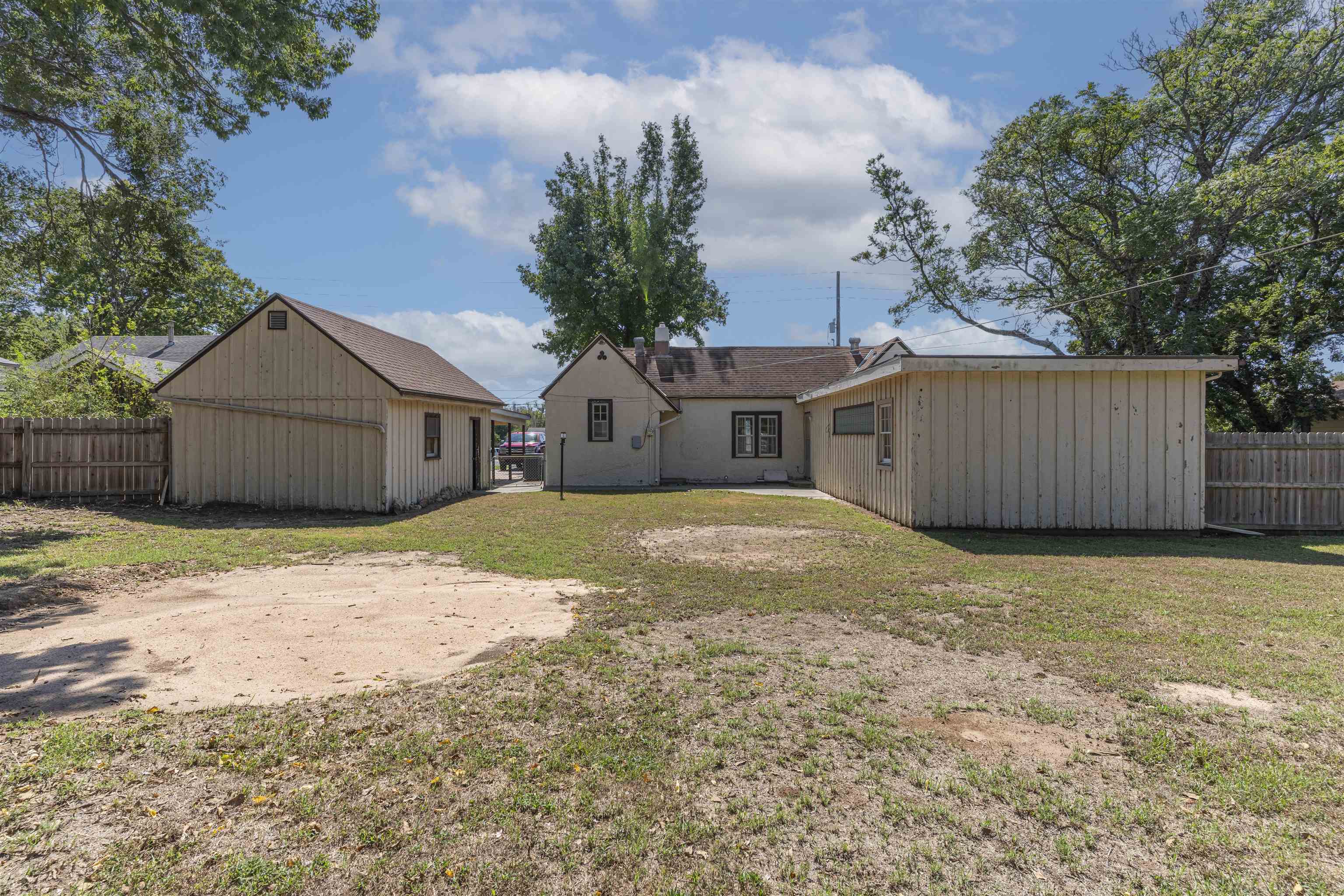 1416 W Kansas Ave. Property Photo 4