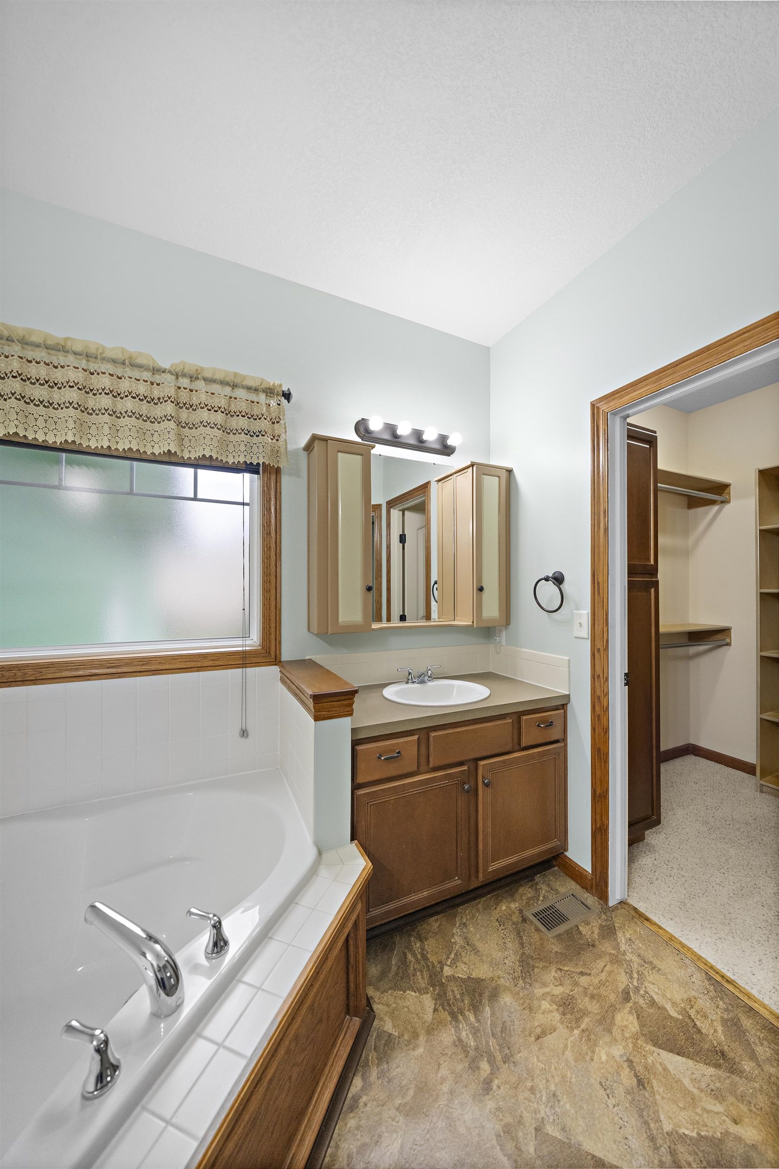 1120 Split Oak Dr Property Photo 23