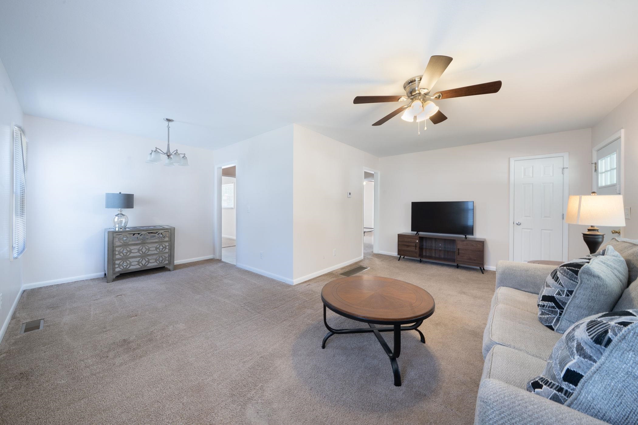 2260 S Victoria St. Property Photo 4