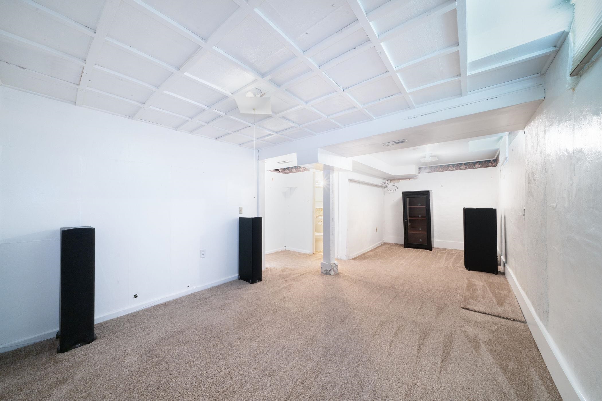 2260 S Victoria St. Property Photo 21