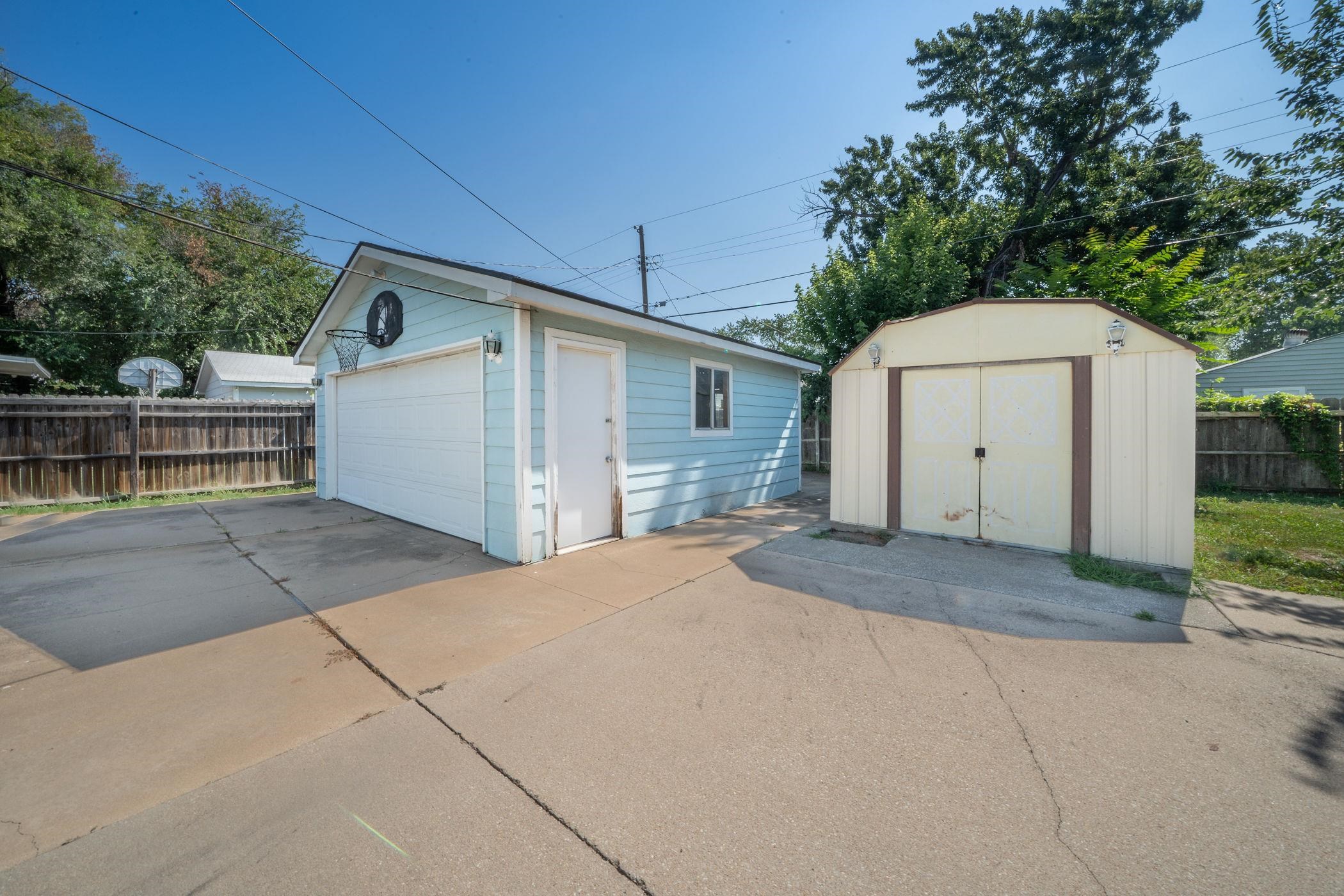 2260 S Victoria St. Property Photo 29