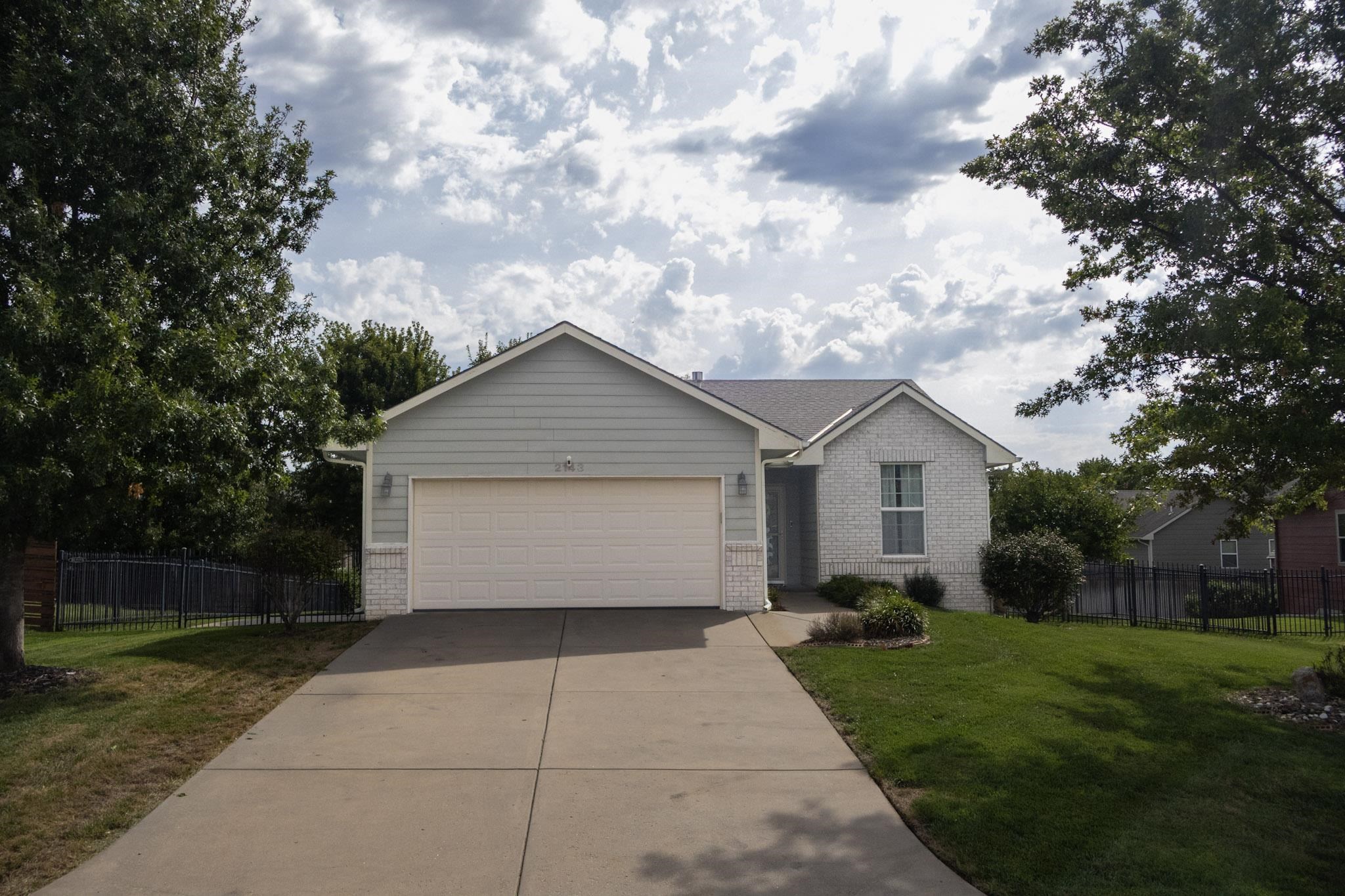 2143 East Quail Hollow Street Property Photo 1