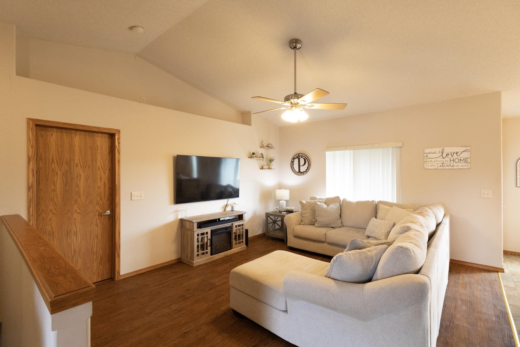 2143 East Quail Hollow Street Property Photo 4