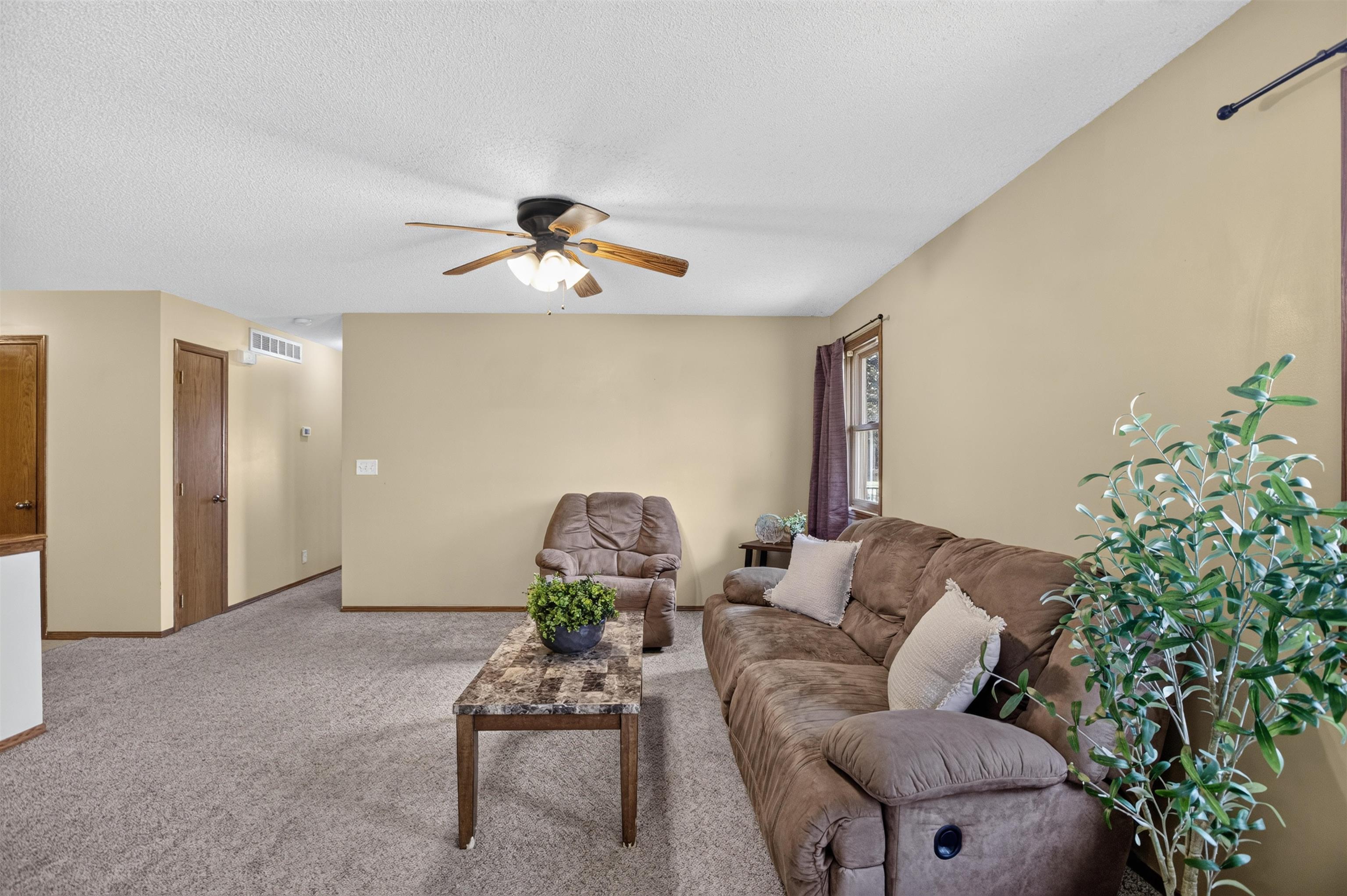 1101 N Parkway Dr Property Photo 10