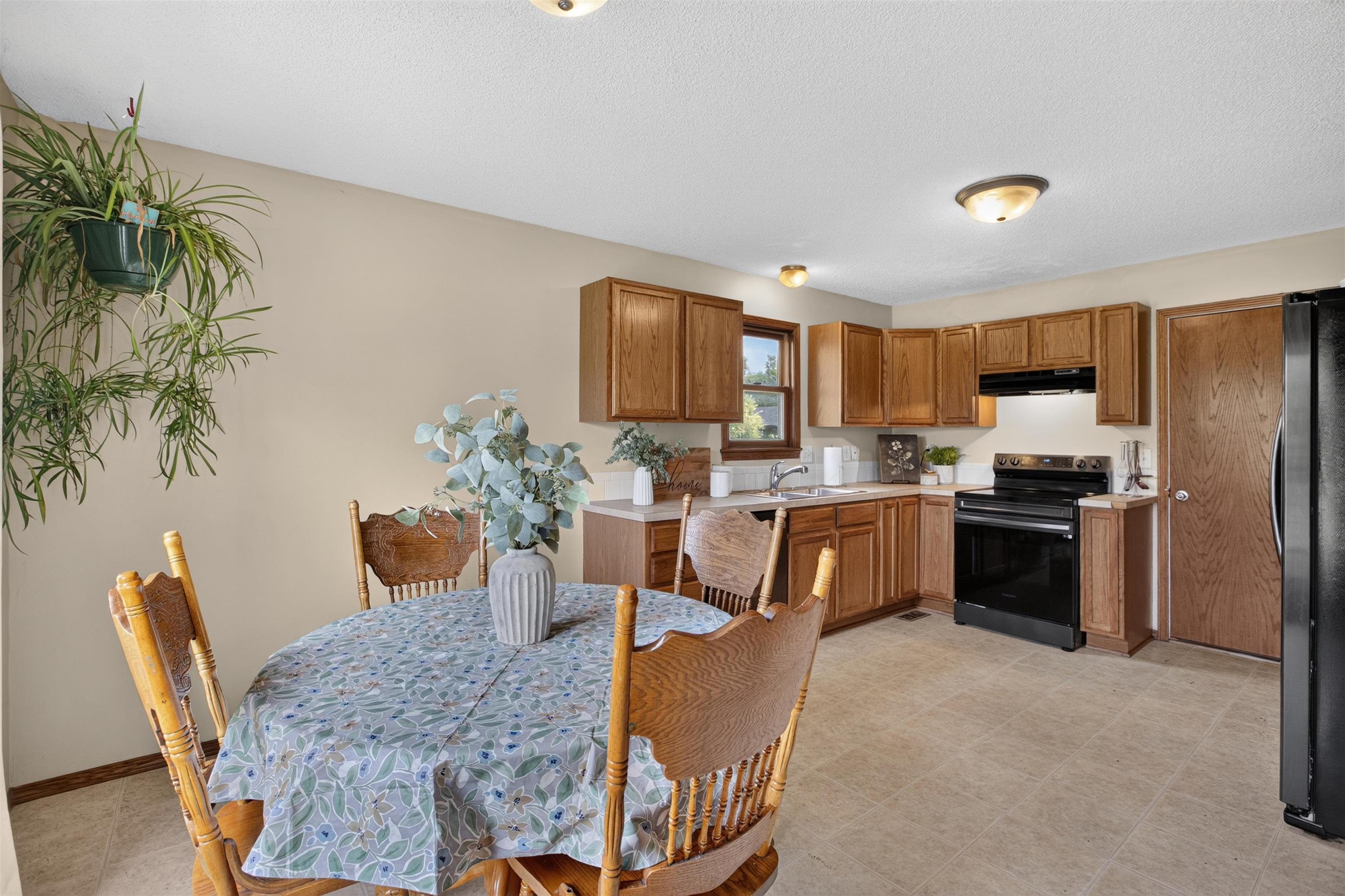 1101 N Parkway Dr Property Photo 14
