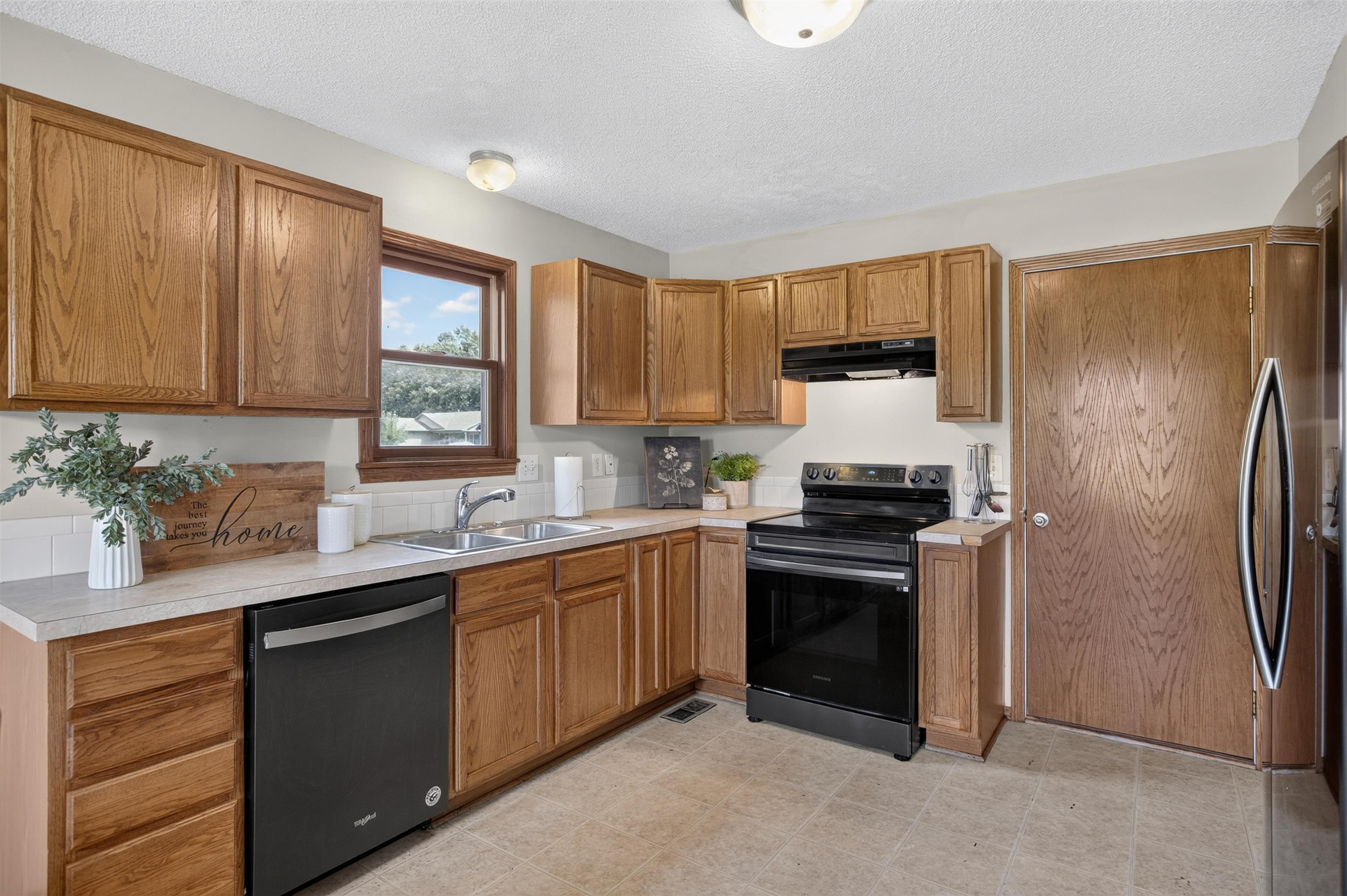 1101 N Parkway Dr Property Photo 16