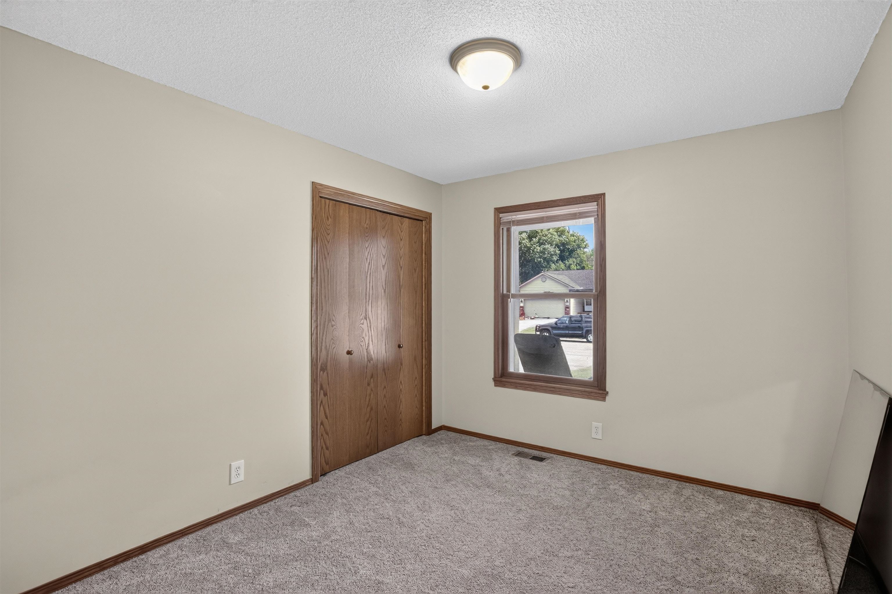 1101 N Parkway Dr Property Photo 24