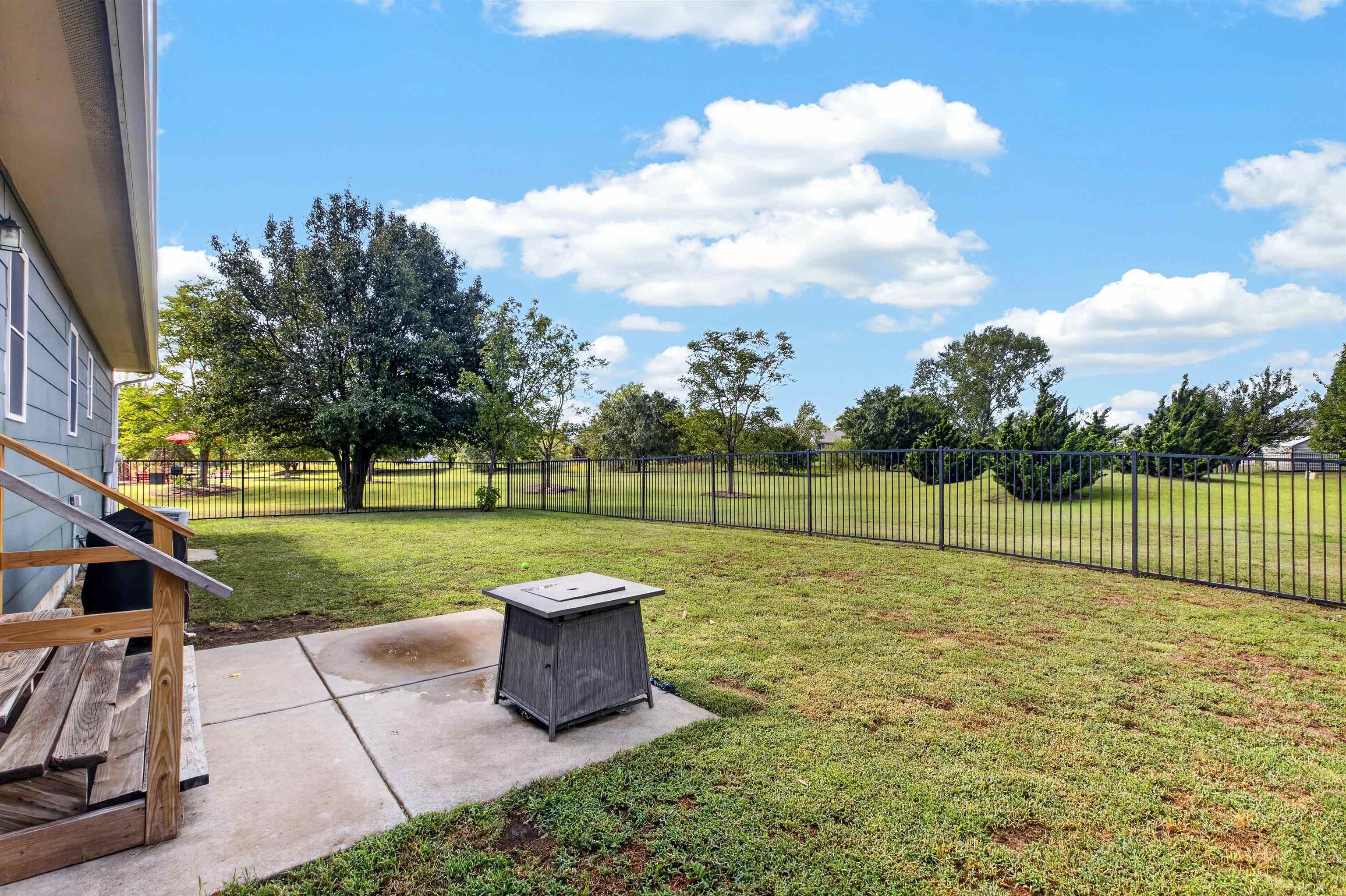 1101 N Parkway Dr Property Photo 33