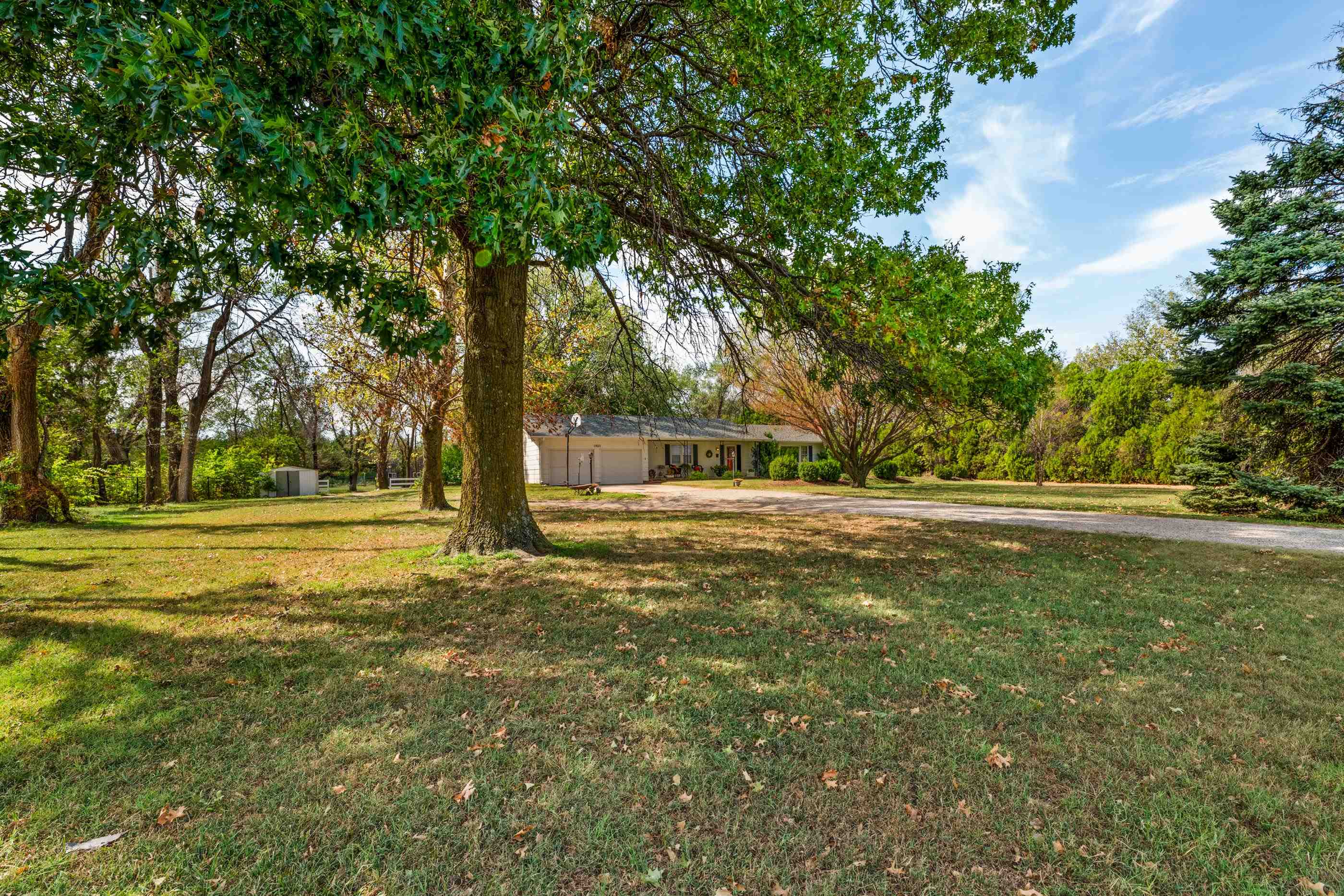 11621 N Ridge Road Property Photo 1