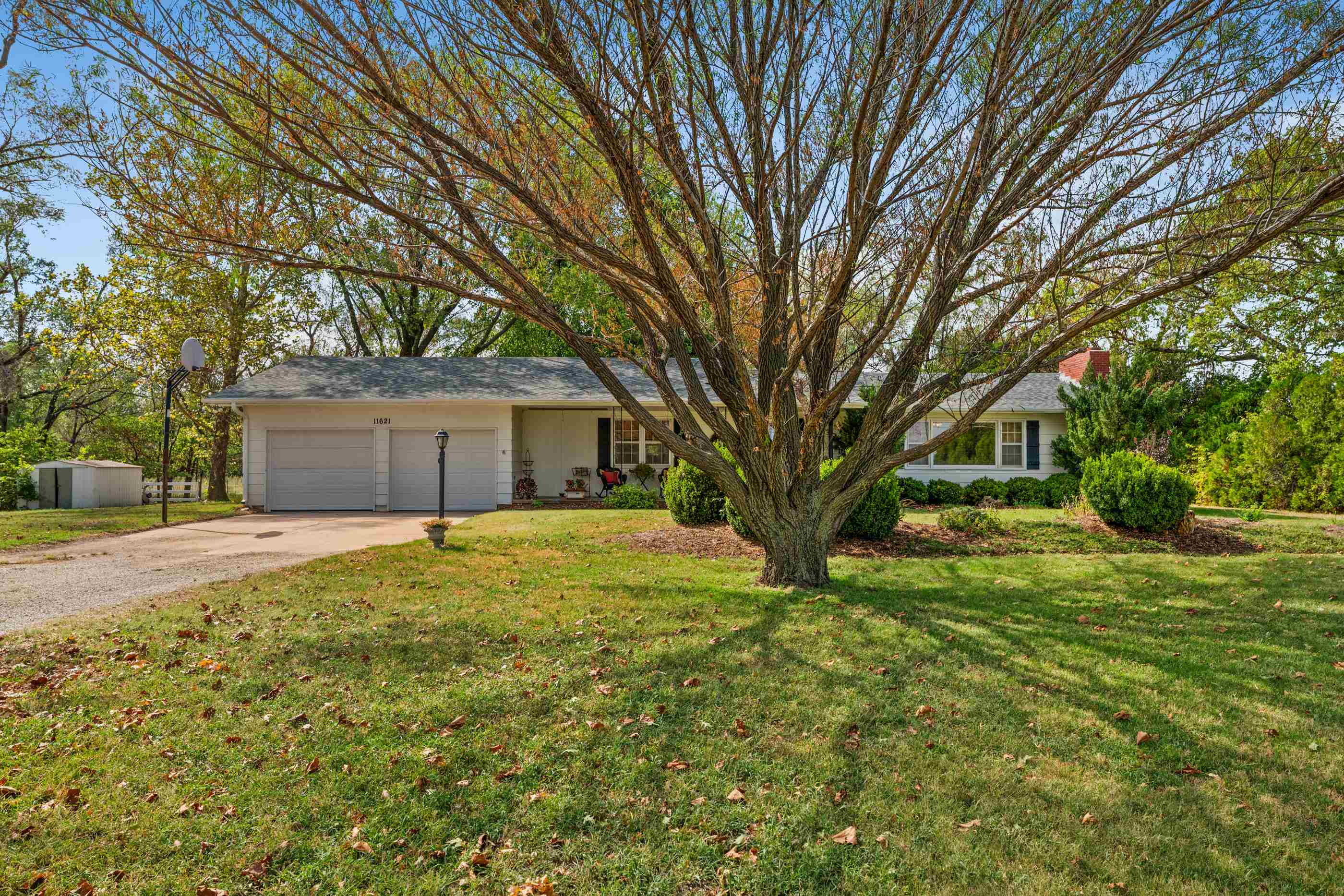 11621 N Ridge Road Property Photo 1